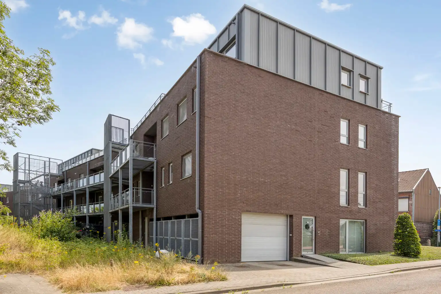 RECENT APPARTEMENT MET BERGING EN PARKEERPLAATS foto 26