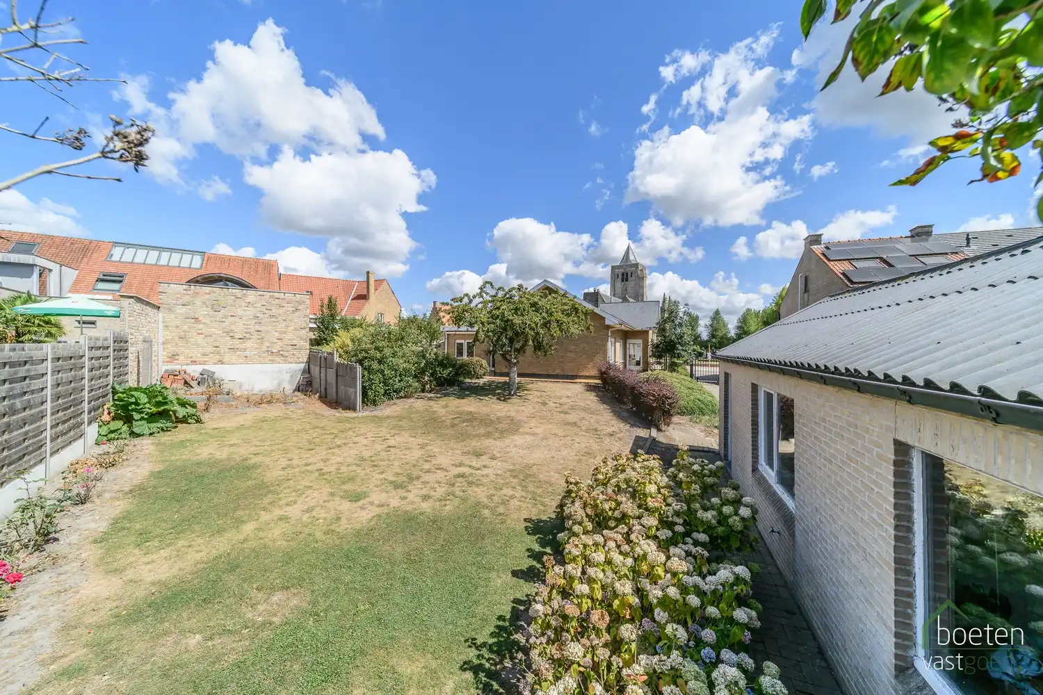 BEVEREN AAN DE IJZER: Zeer degelijke villa-bungalow met alle leefruimtes op het gelijkvloers, ruime garage en tuin op 772m² totale grondopp. foto 18
