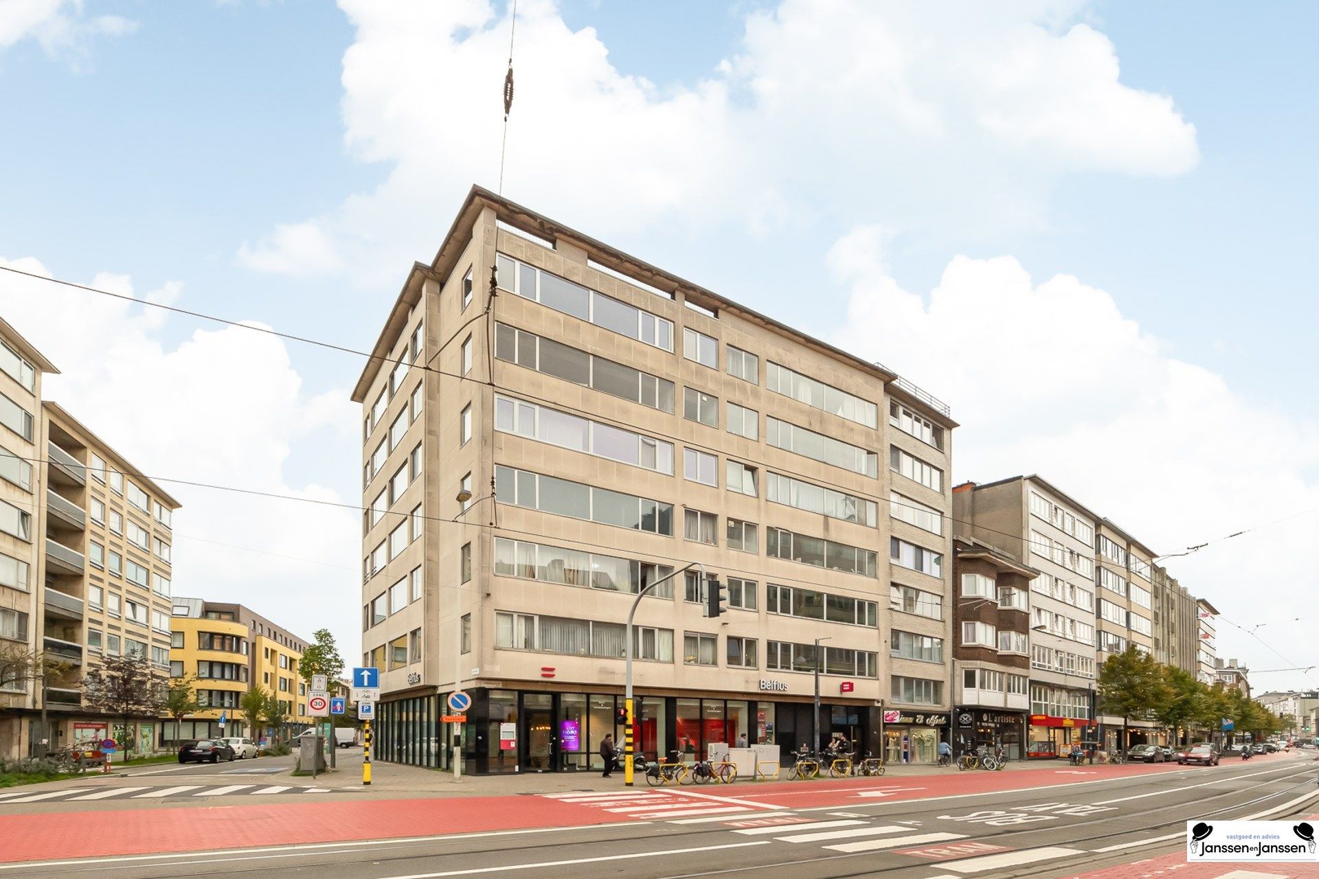 Ruim en lichtrijk appartement van 126 m² met terras in het hart van Borgerhout foto 12