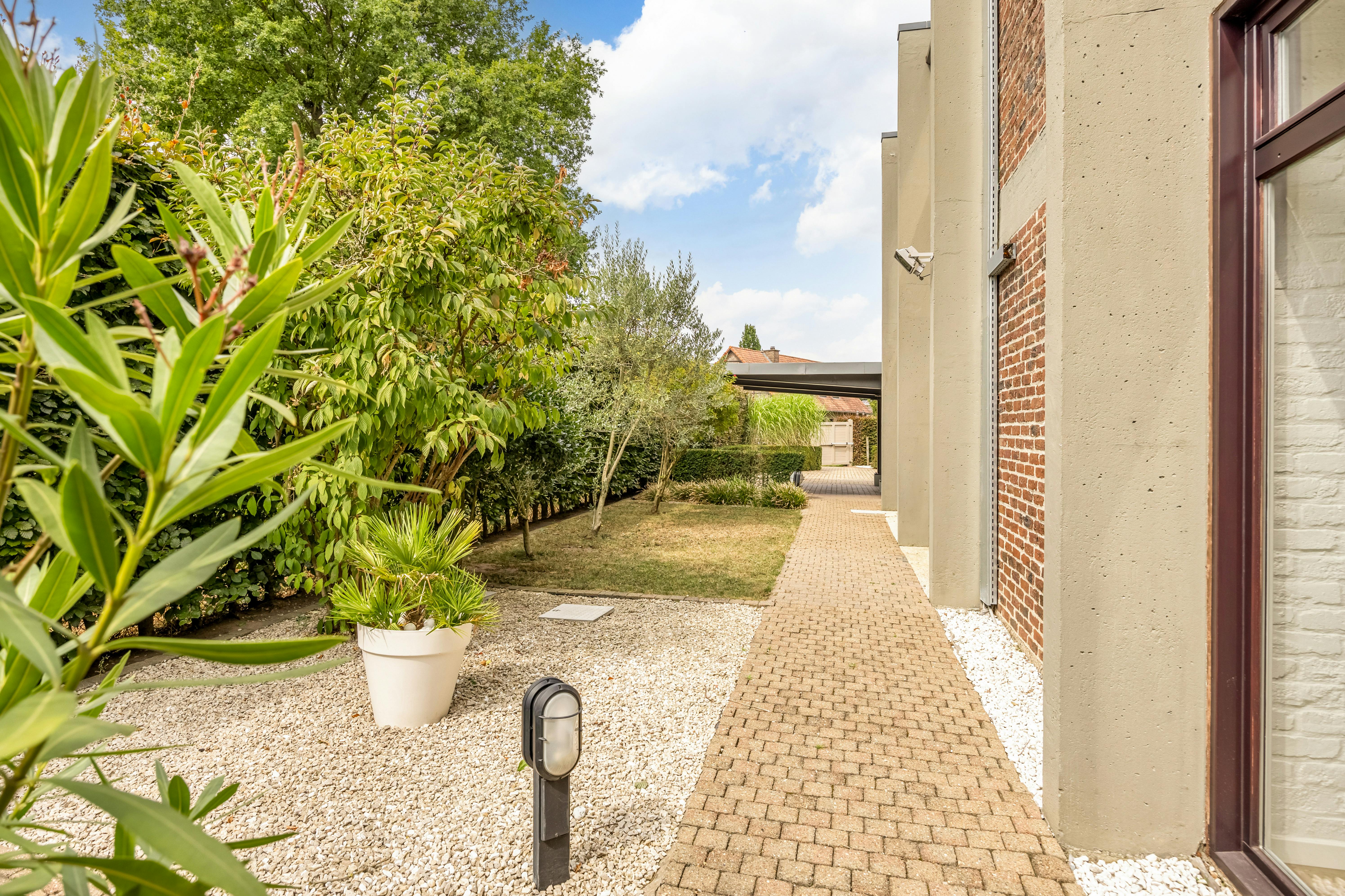 Uitzonderlijke villa met praktijk op toplocatie in Hasselt foto 40