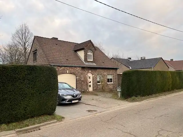 LUBBEEK - Mooie woning met 3 slk, garage en tuin  foto 2