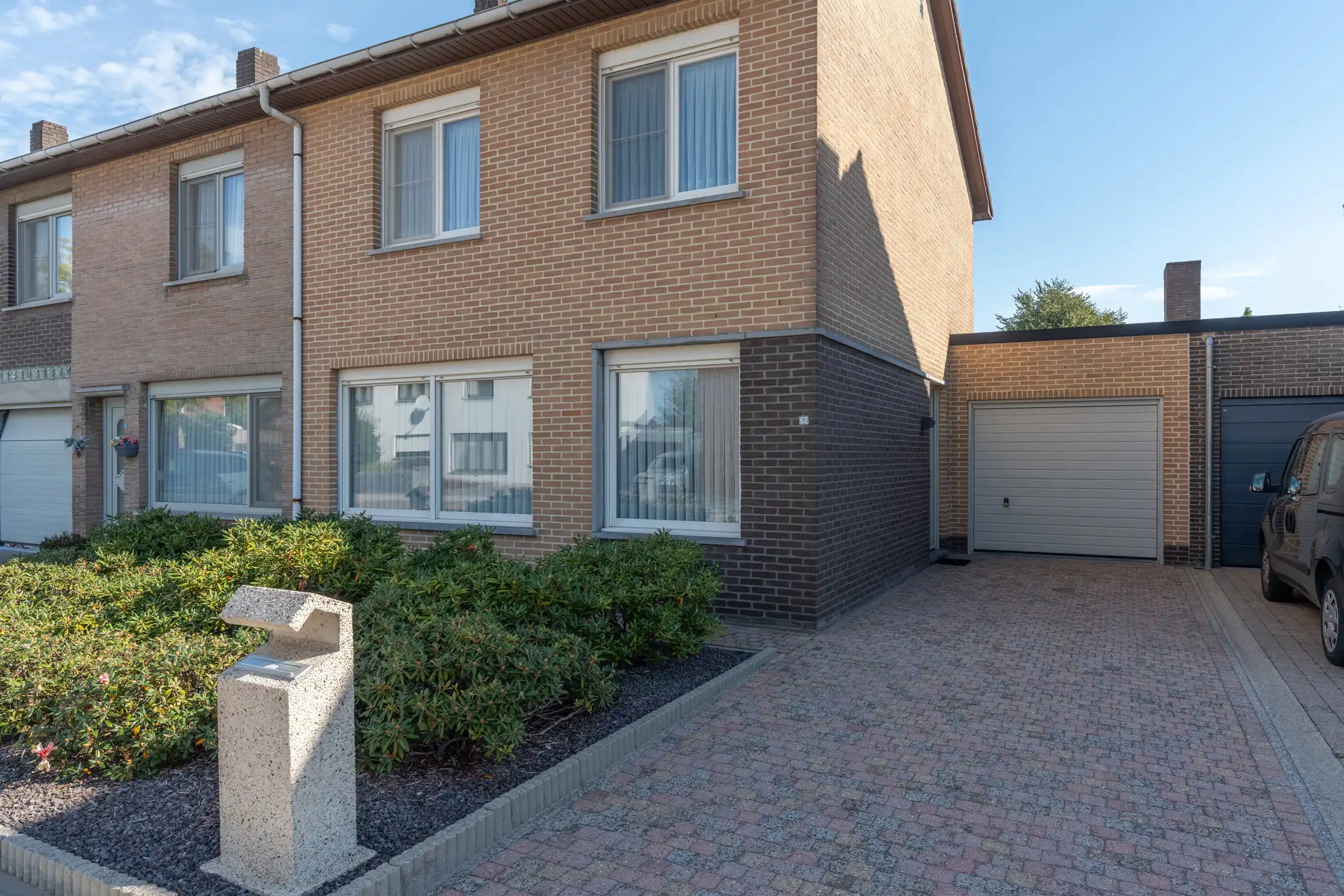 Gunstig gelegen instapklare woning met 2-3 slpks en garage foto 3