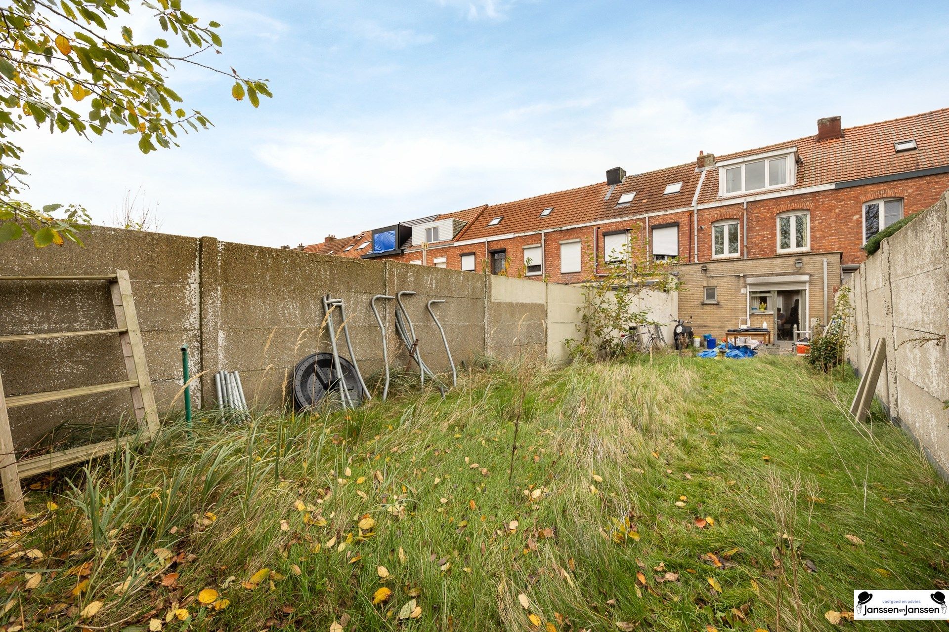 Te renoveren charmante woning met grote tuin foto 14