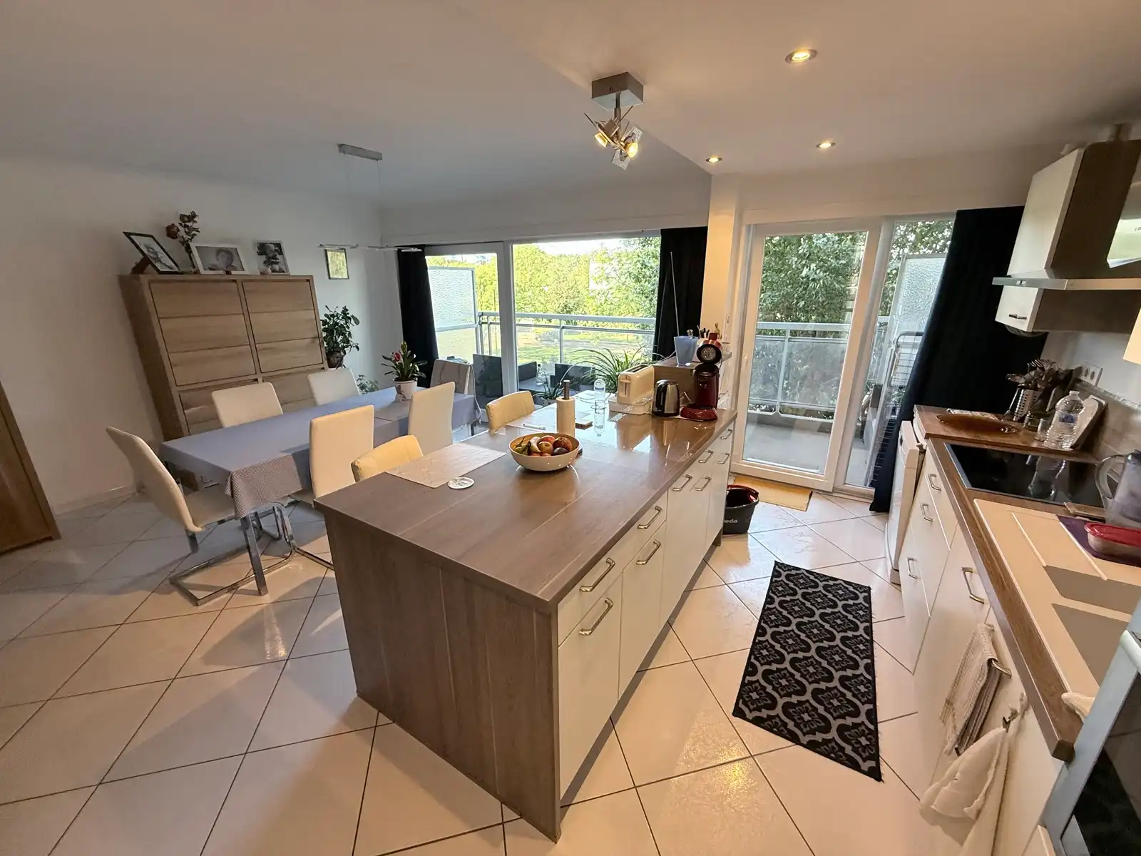 Ruim 2-slaapkamerappartement met 2 terrassen & garage foto 5
