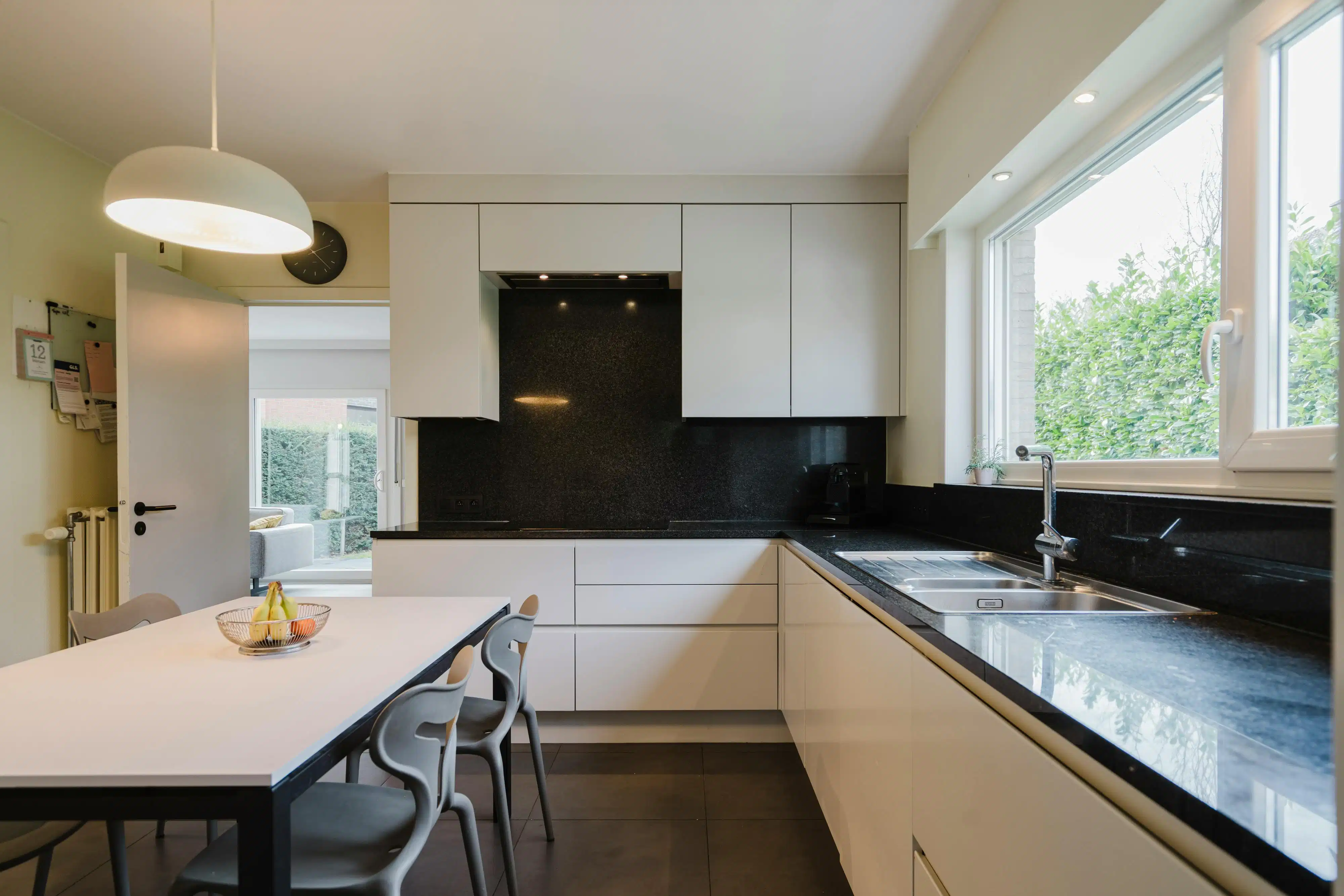 Instapklare woning op absolute toplocatie in Kortrijk! foto 7