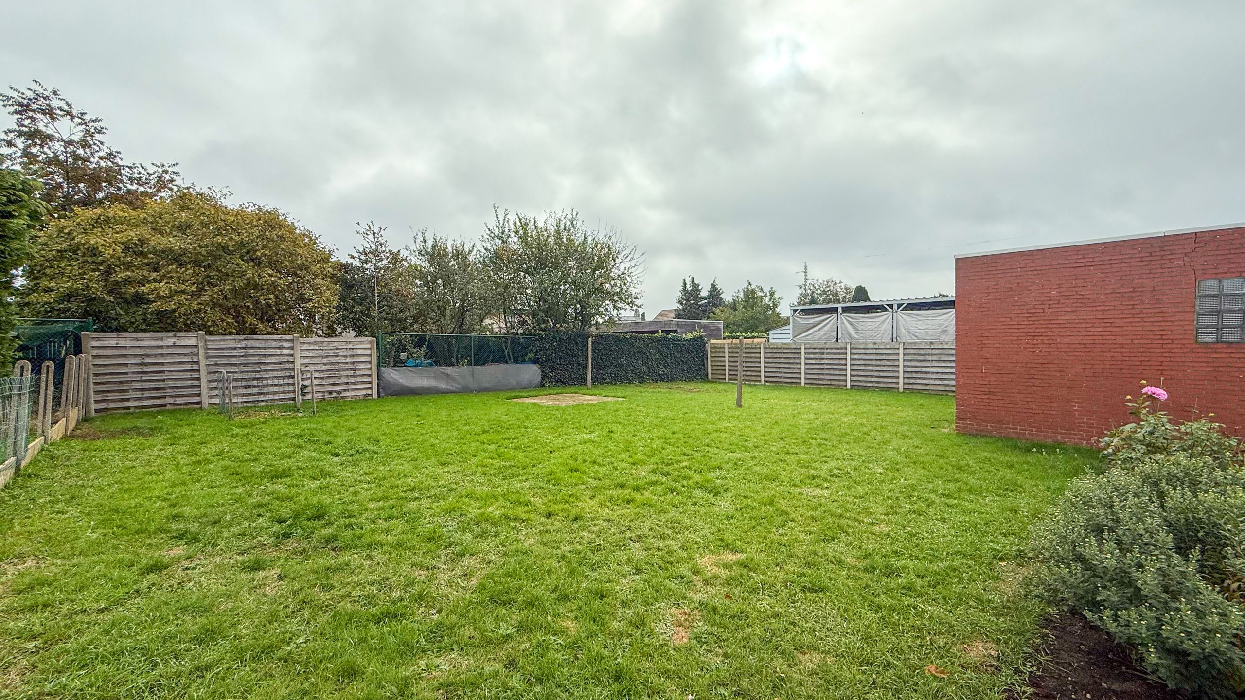 Ruime woning met 3 slaapkamers en zeer breed perceel! foto 39