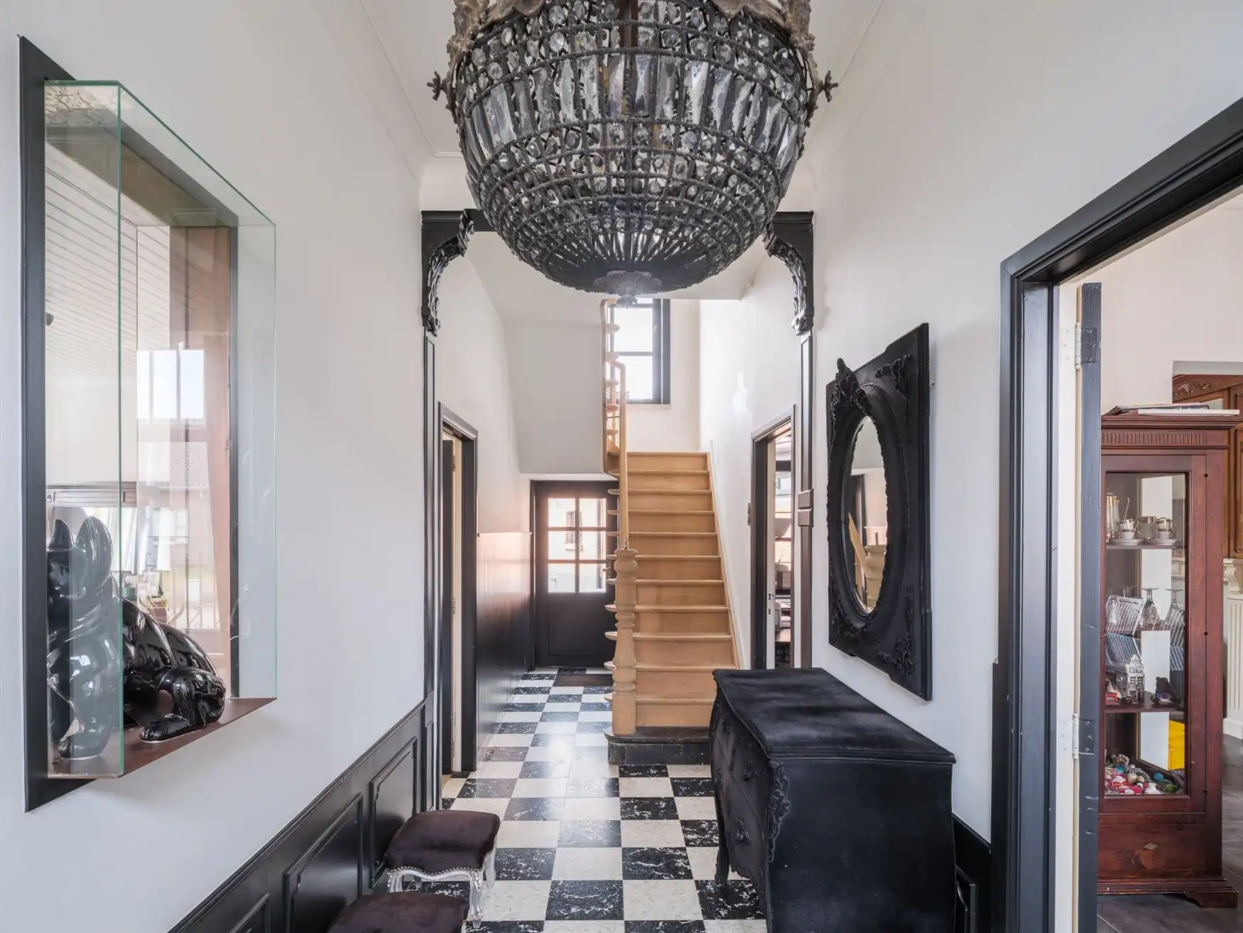 Een huis met verhaal én uitzonderlijk veel ruimte foto 3