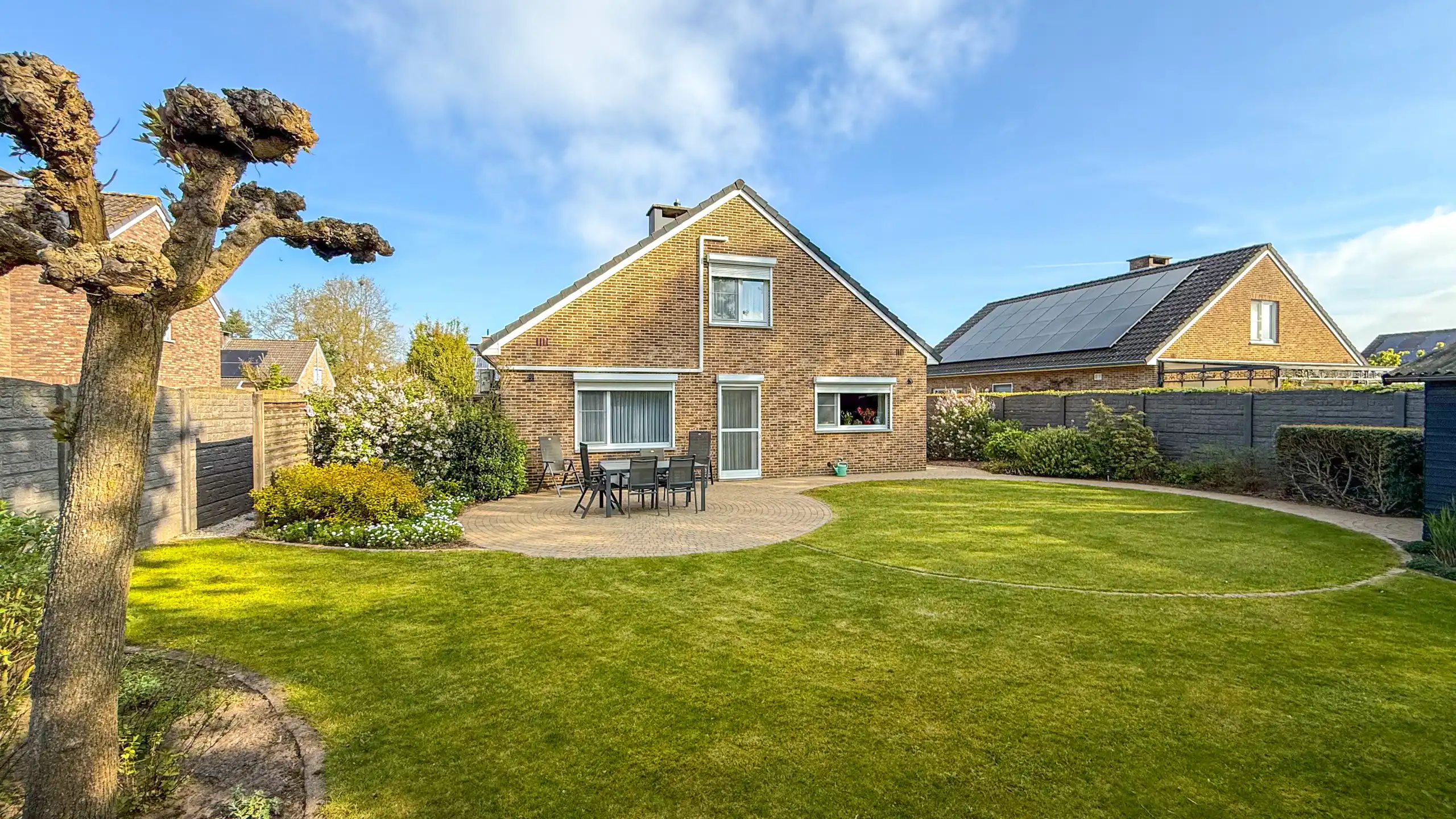 Instapklare woning met 3slpks, tuin, airco en zonnepanelen! foto 35