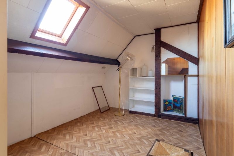 Roeselare - Starterswoning met voldoende kamers en leuke tuin foto 12