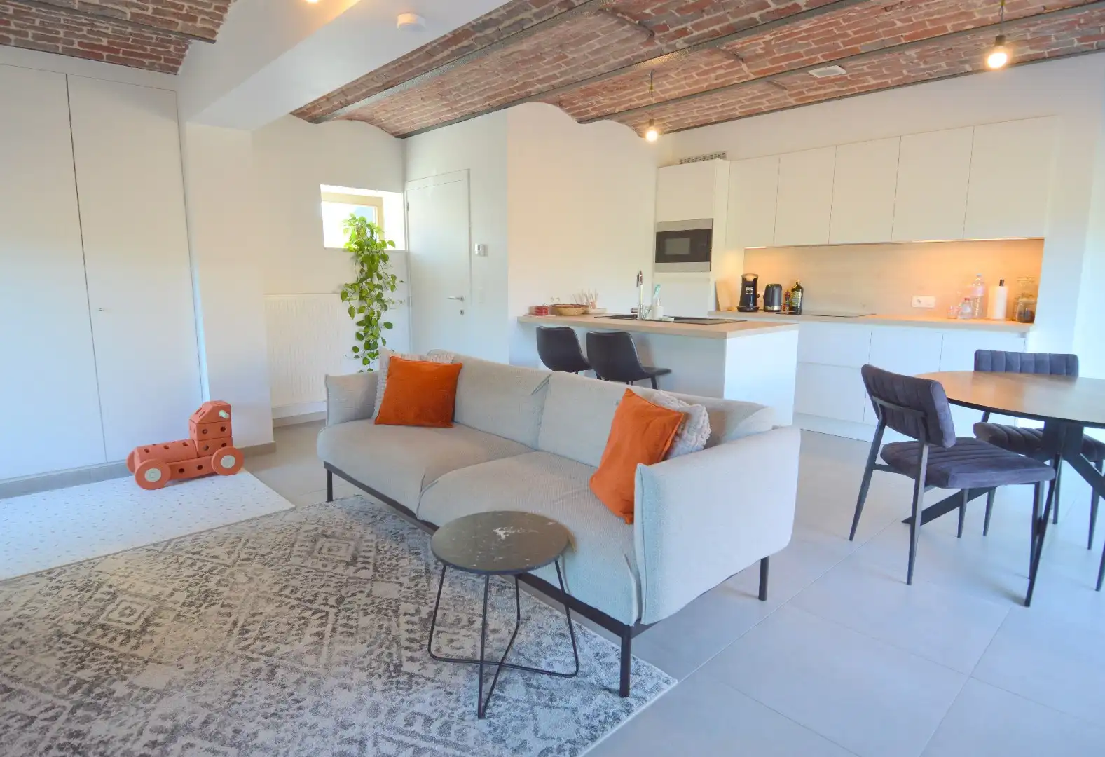 Gerenoveerde hoeve in Heule met vlotte bereikbaarheid foto 4