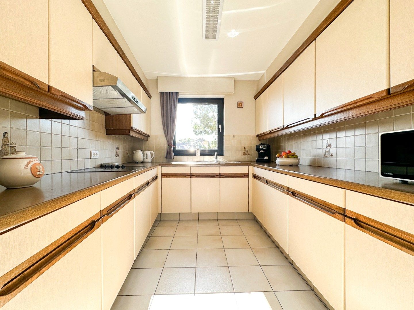 Lichtrijk en ruim appartement hartje Torhout, met 2 slpk en terrassen, Torhout. foto 9