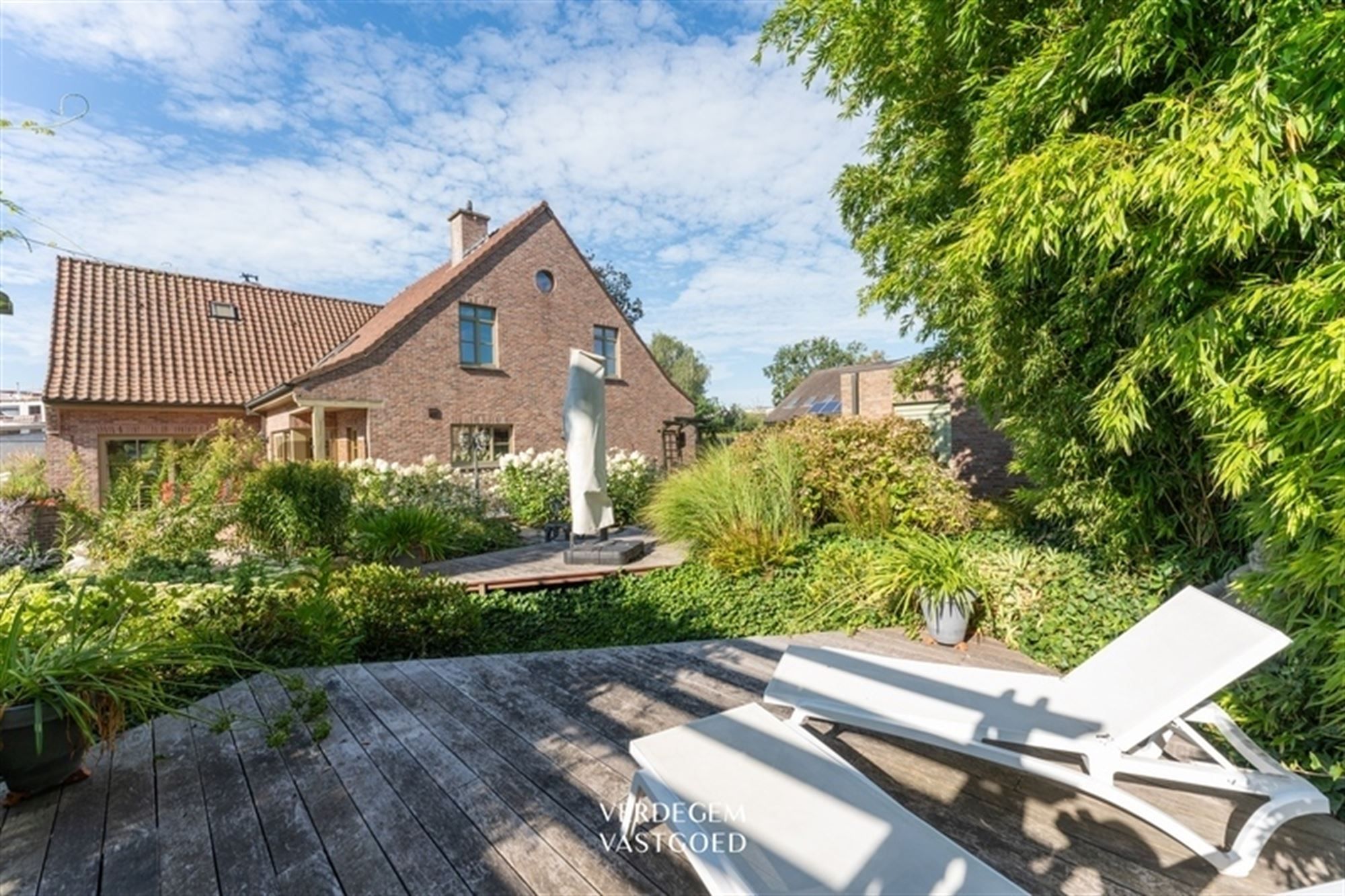 Prachtig handelspand met woonst, 5 slaapkamers, dubbele garage, tuin en vodoende parking foto 25