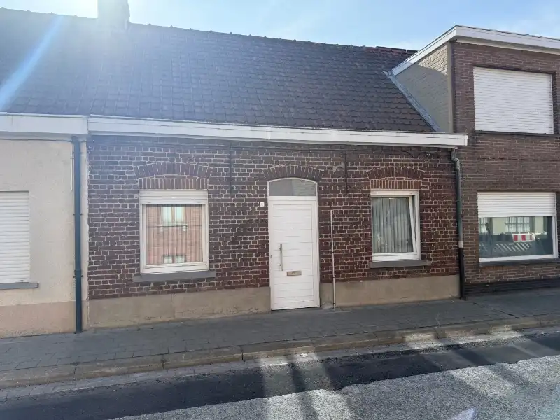 Te renoveren rijwoning met uitgang achteraan! foto 2