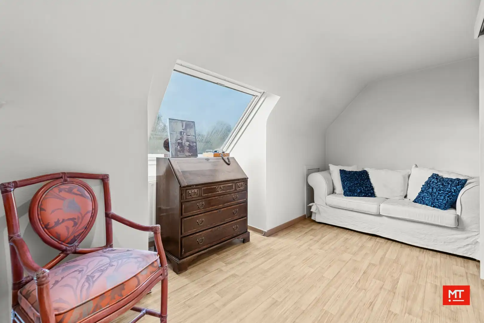 Bijzonder ruim gebouw met tal van mogelijkheden en uitweg, te koop in de dorpskern van Dadizele foto 11