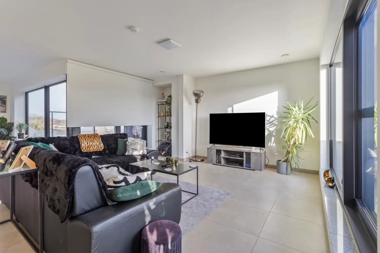 Penthouse in uitstekende staat met 2 slpks en 2 carports foto 8