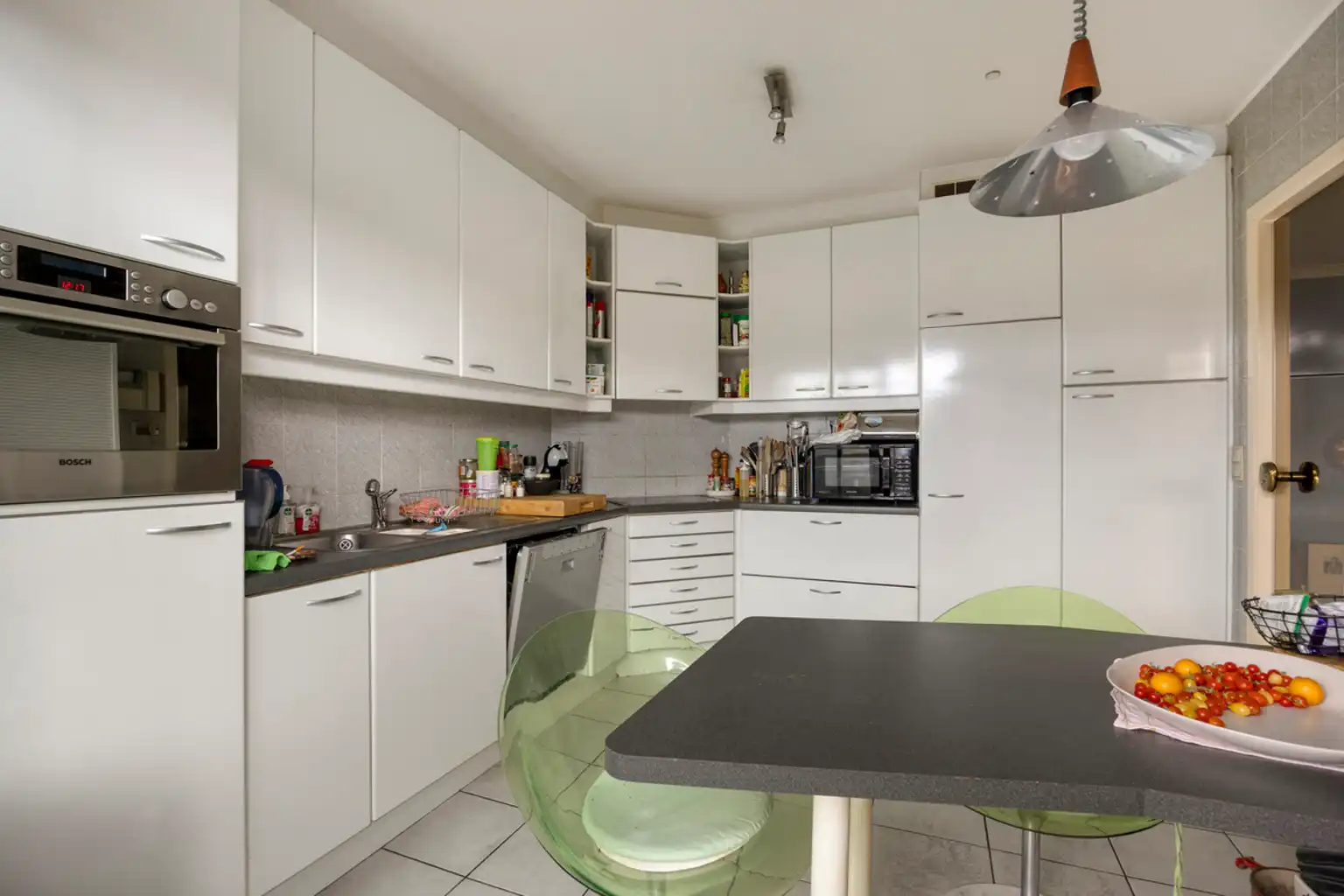 Ruim 3-slaapkamerappartement met garage  foto 10