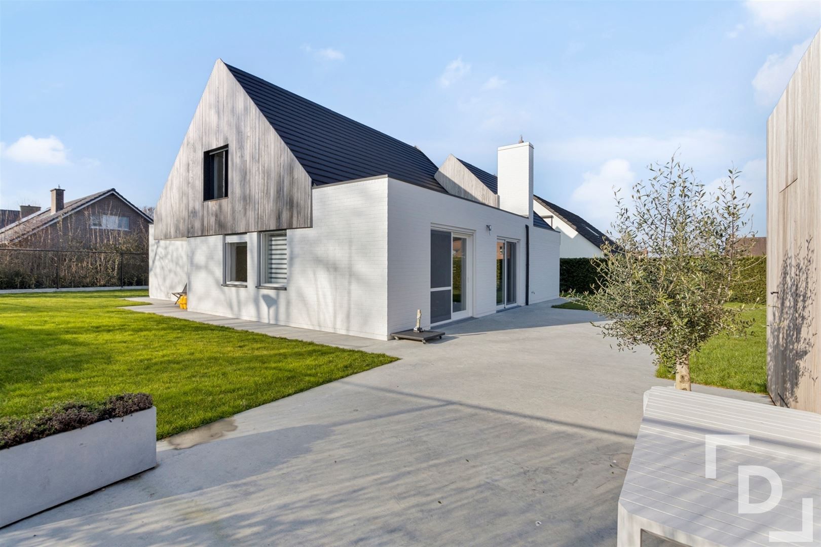 Prachtige villa aan de stadsrand foto 22