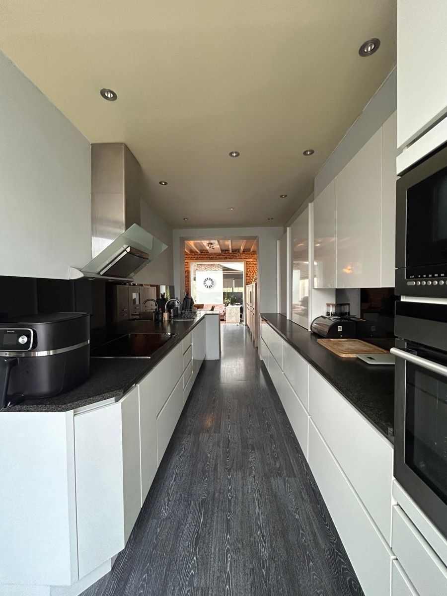 Op te frissen/ te renoveren woning nabij verbindingswegen foto 6