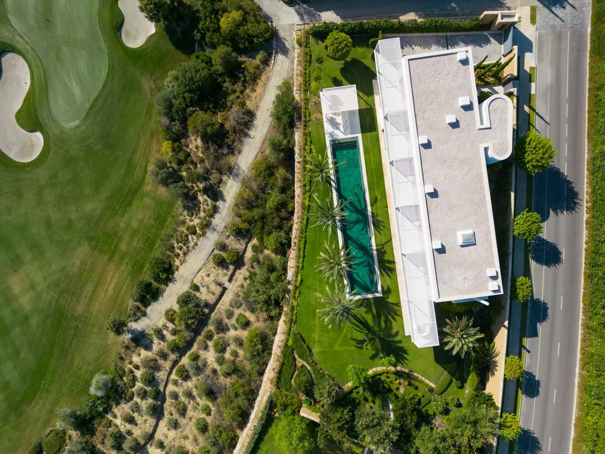 Adembenemende luxe villa met panoramisch uitzicht in exclusief golfresort foto 16