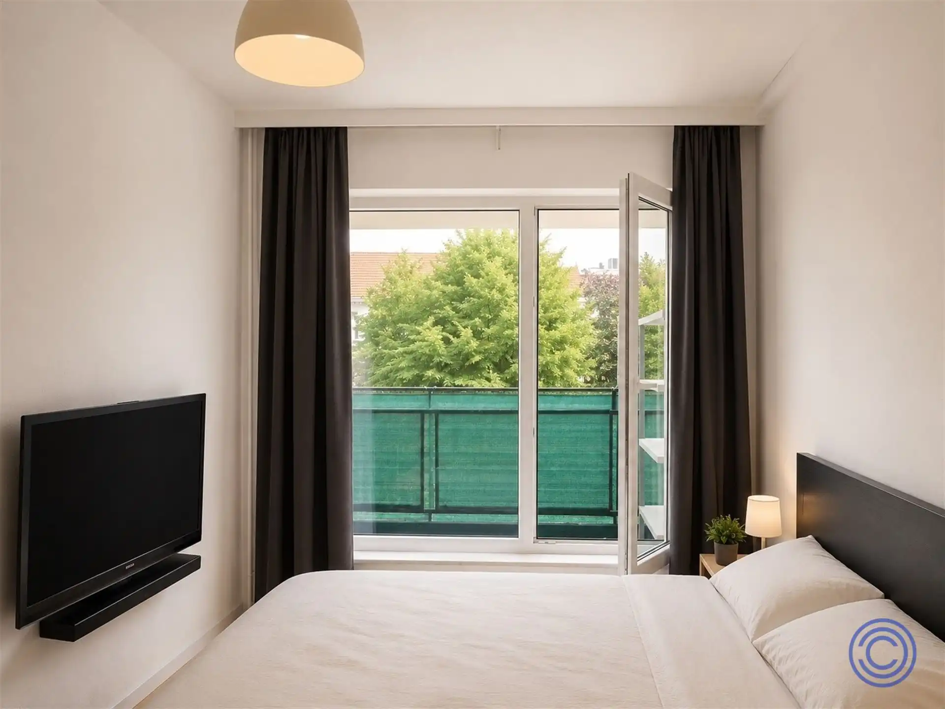Instapklaar 1-slpk appartement met terras aan het Zuidpark foto 4