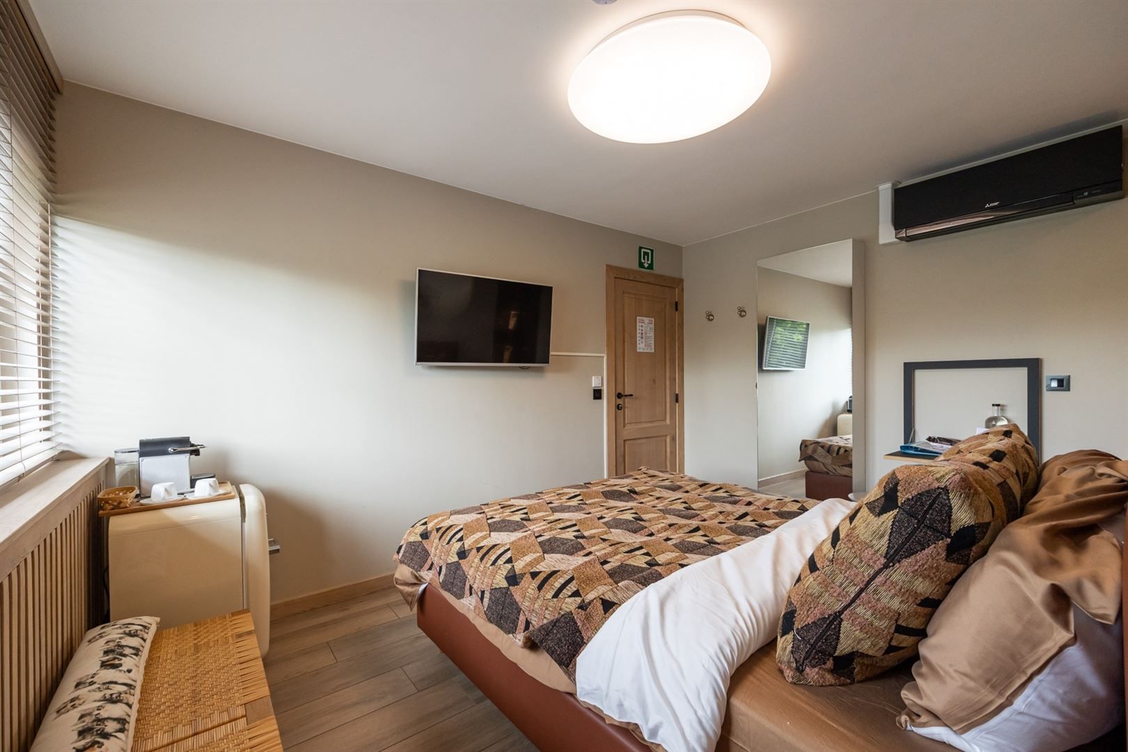 Een luxueus ingerichte woning met 5 slaapkamers en zwembad. foto 29