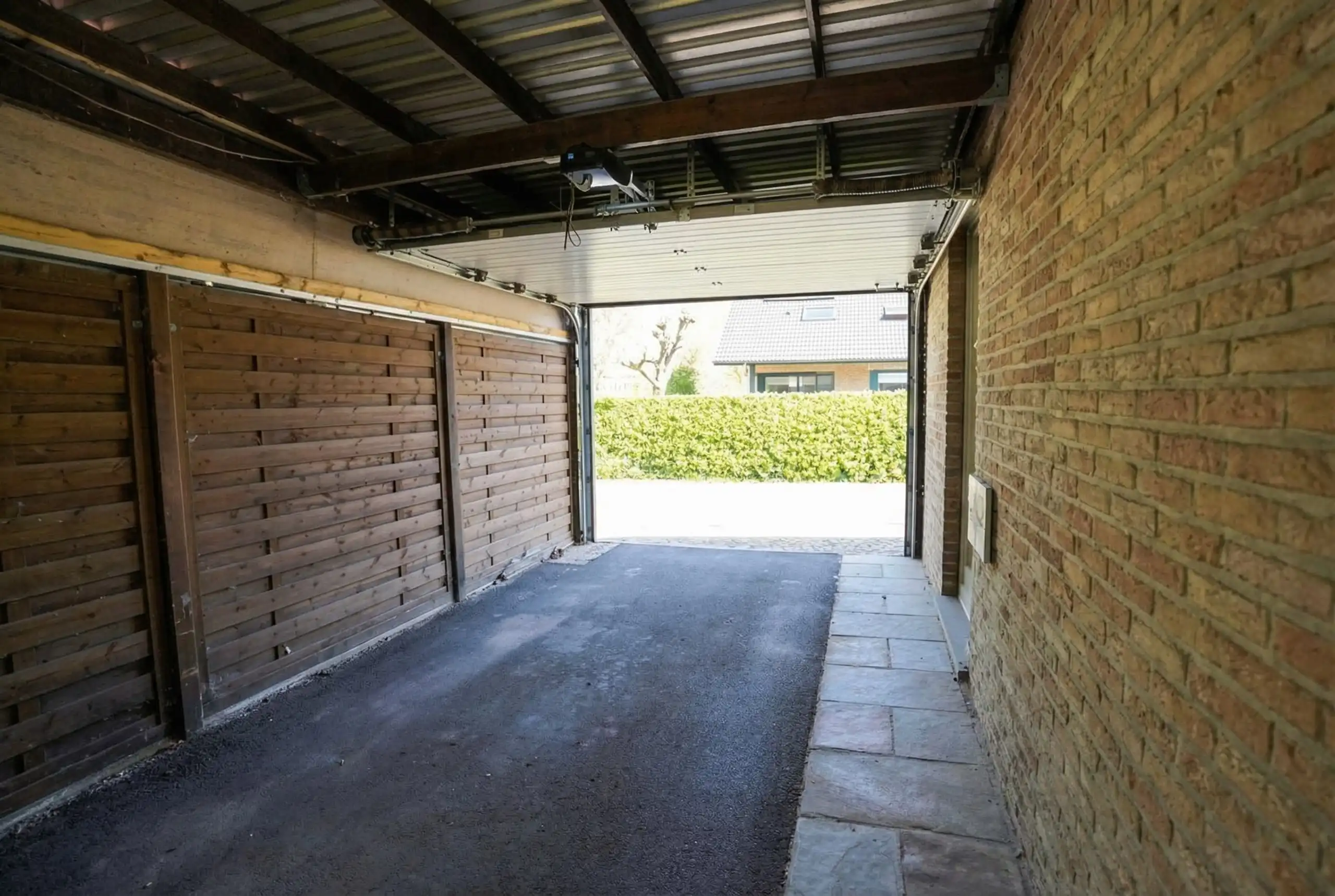 Prettig gelegen halfopen woning met garage en tuin foto 23