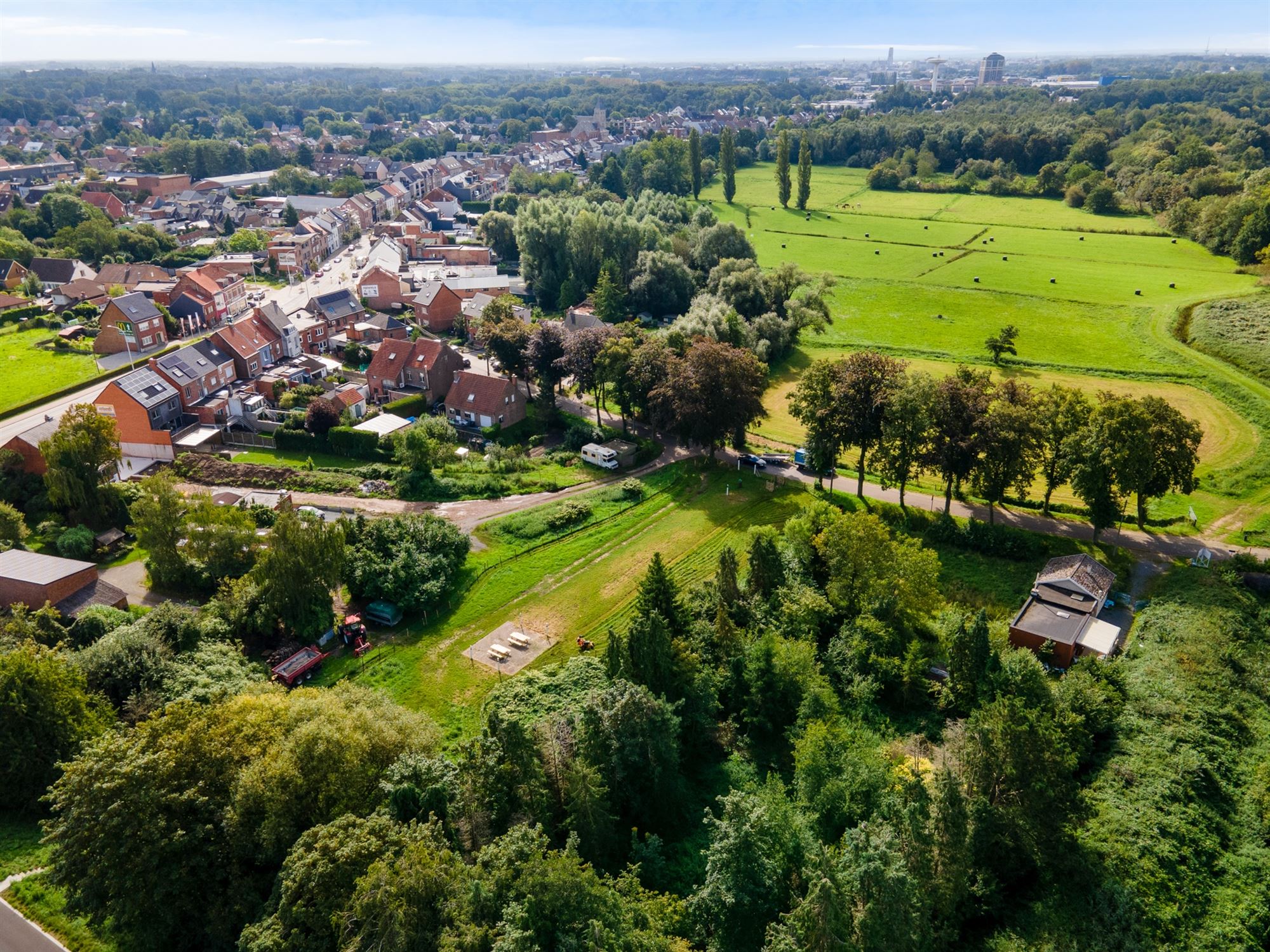 Ruime gezinswoning met vier slaapkamers en tuin foto 26