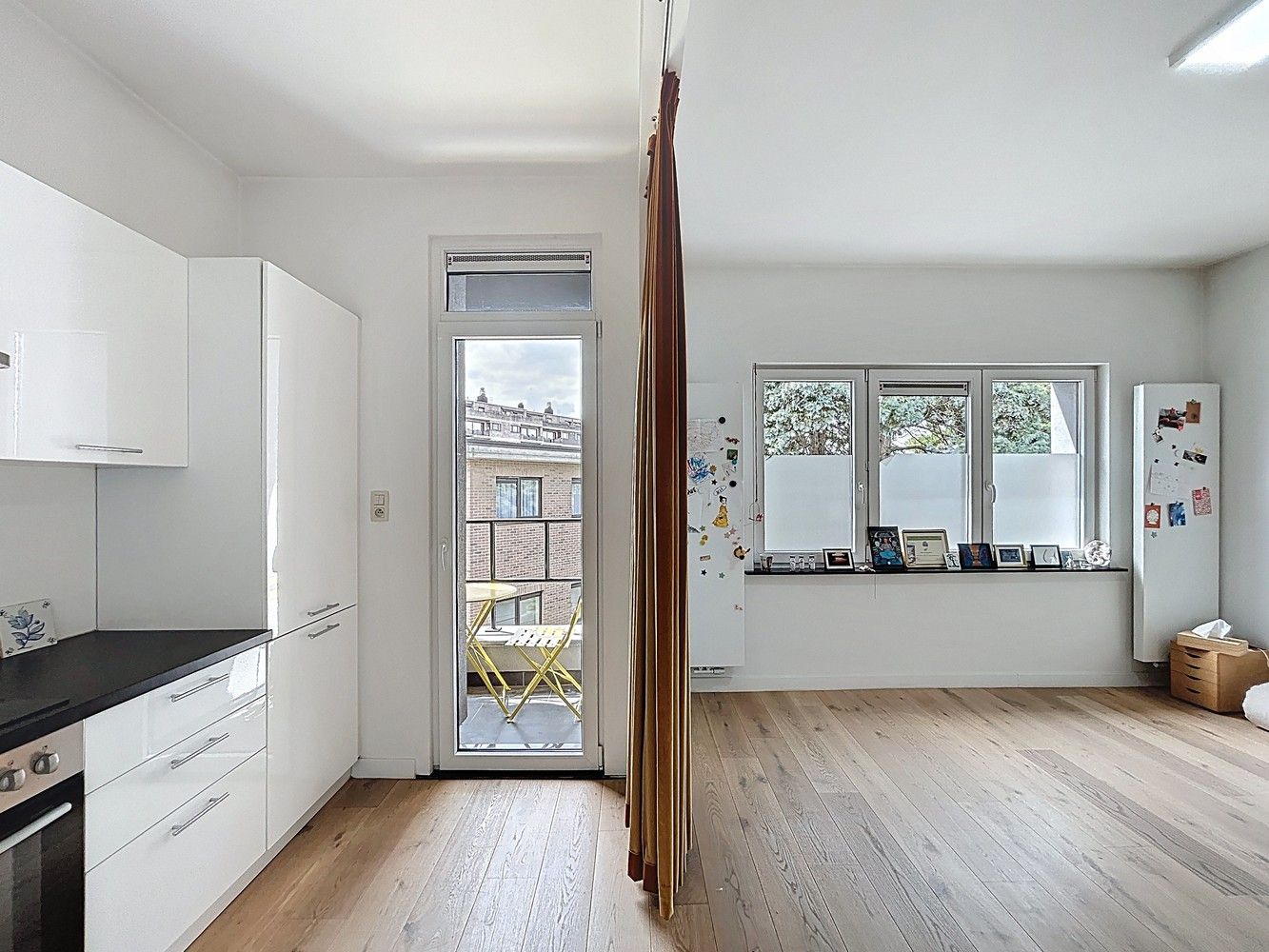 Lichtrijk appartement met terrasje in kleinschalig gebouw! foto 5