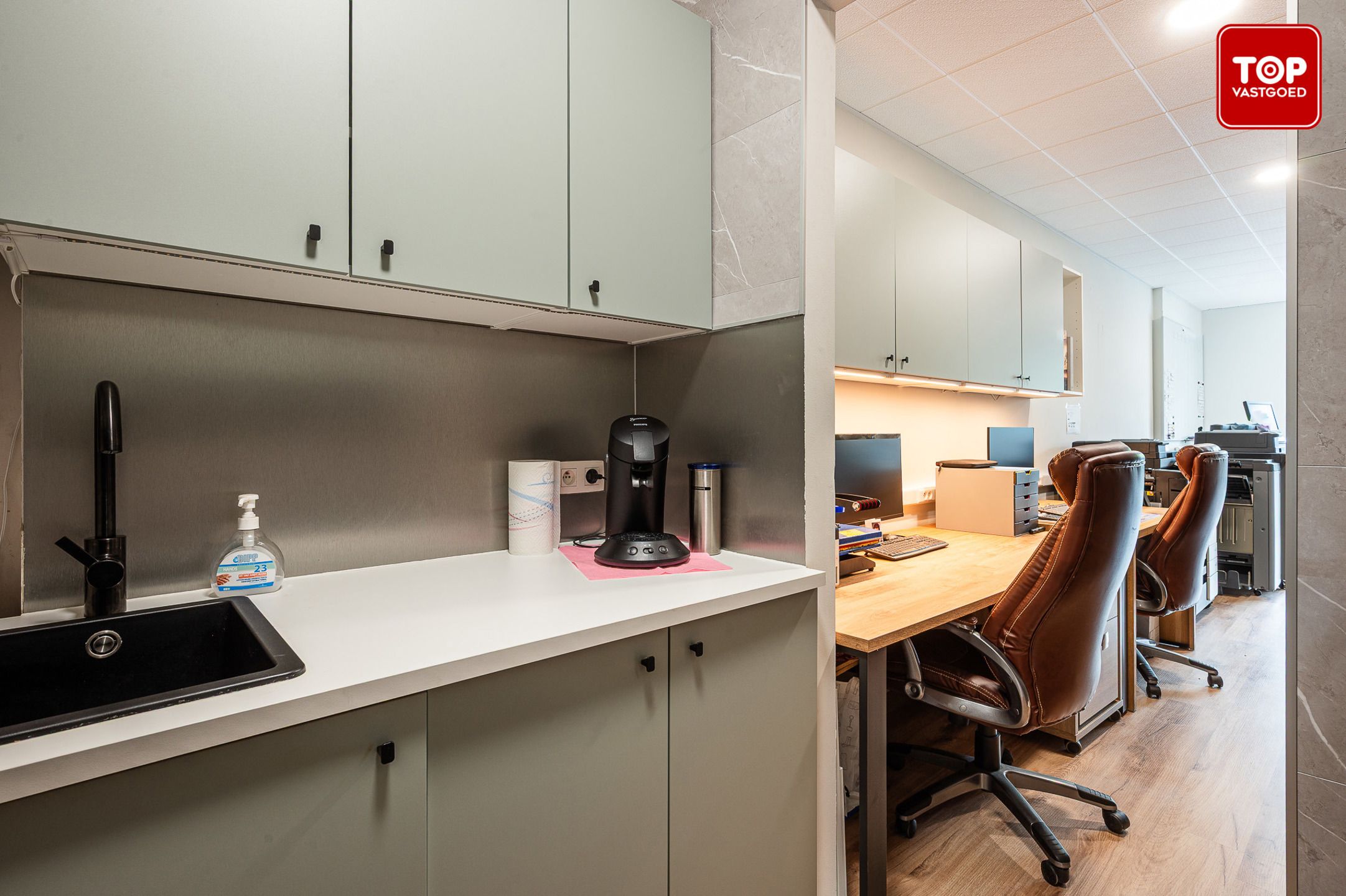 Handelsruimte met buitenruimte op topligging foto 16