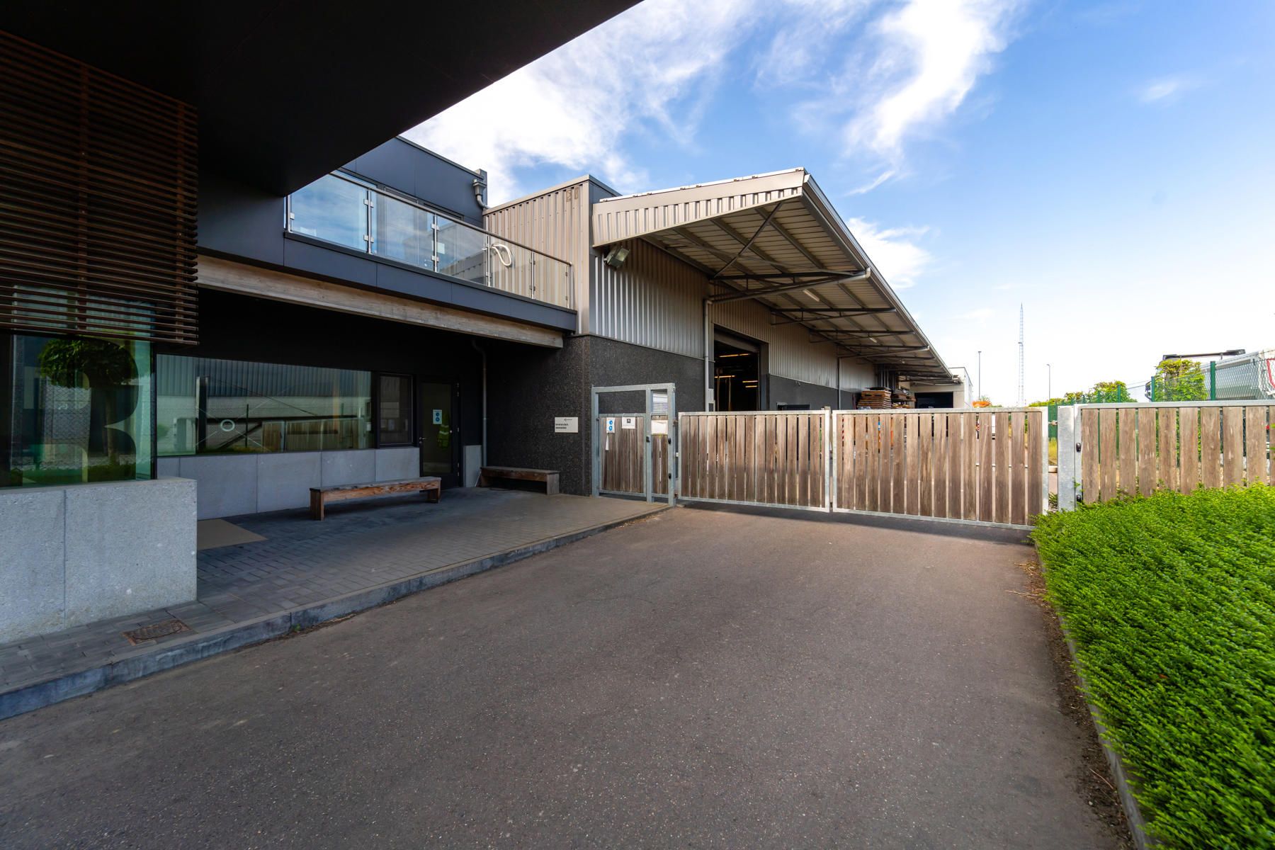 Multifunctioneel gebouw - hoge afwerkingsgraad - goede verbinding E313/E314. foto 35