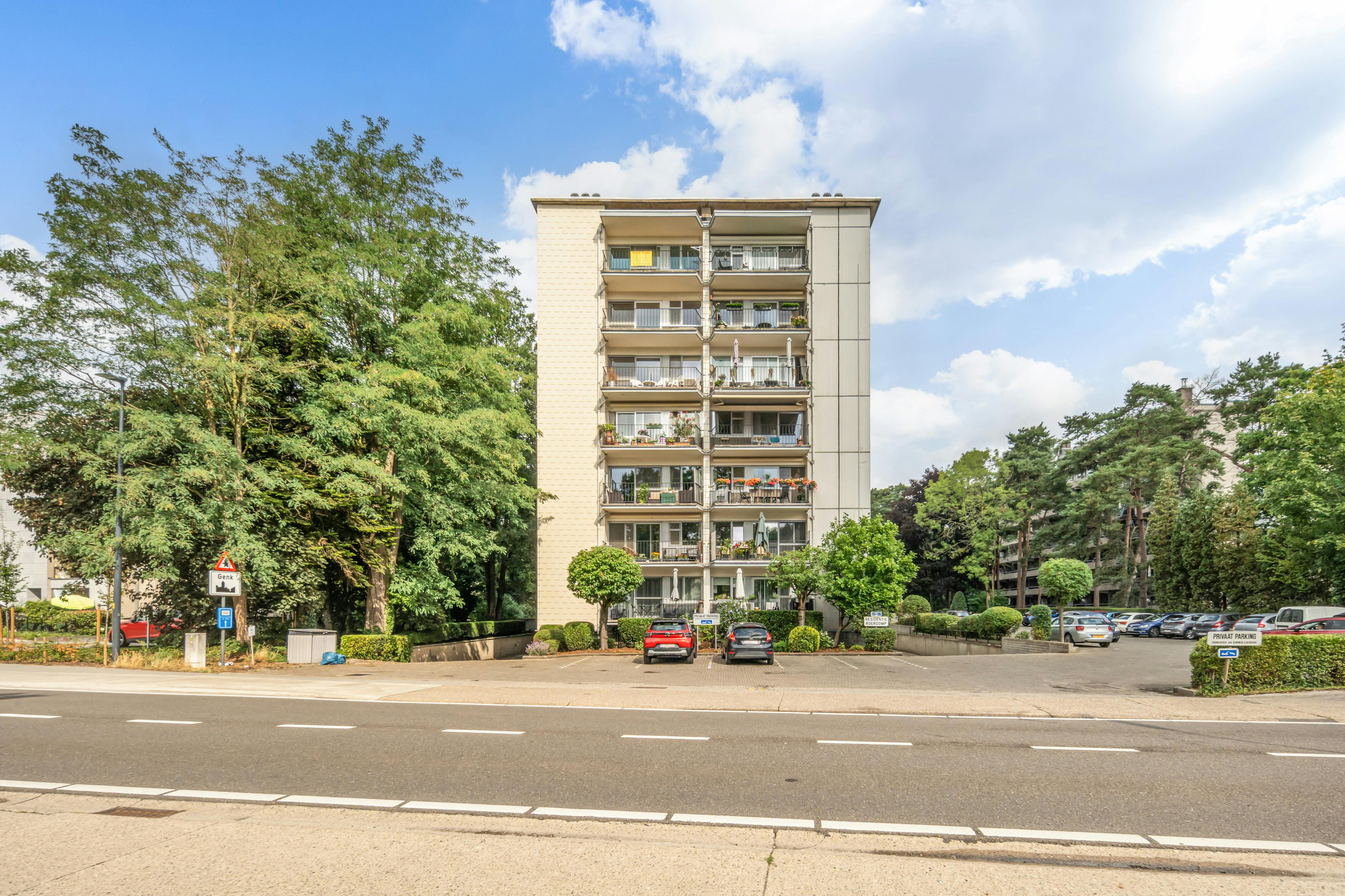 Ruim 3-slaapkamerappartement met terras en garagebox in hartje Genk foto 16