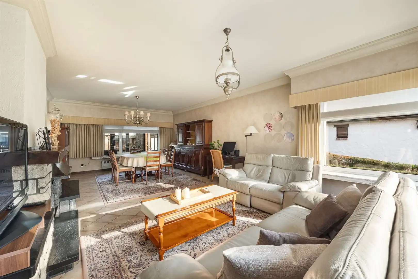 Charmante en karaktervolle woning met erg ruim bijgebouw.  foto 4