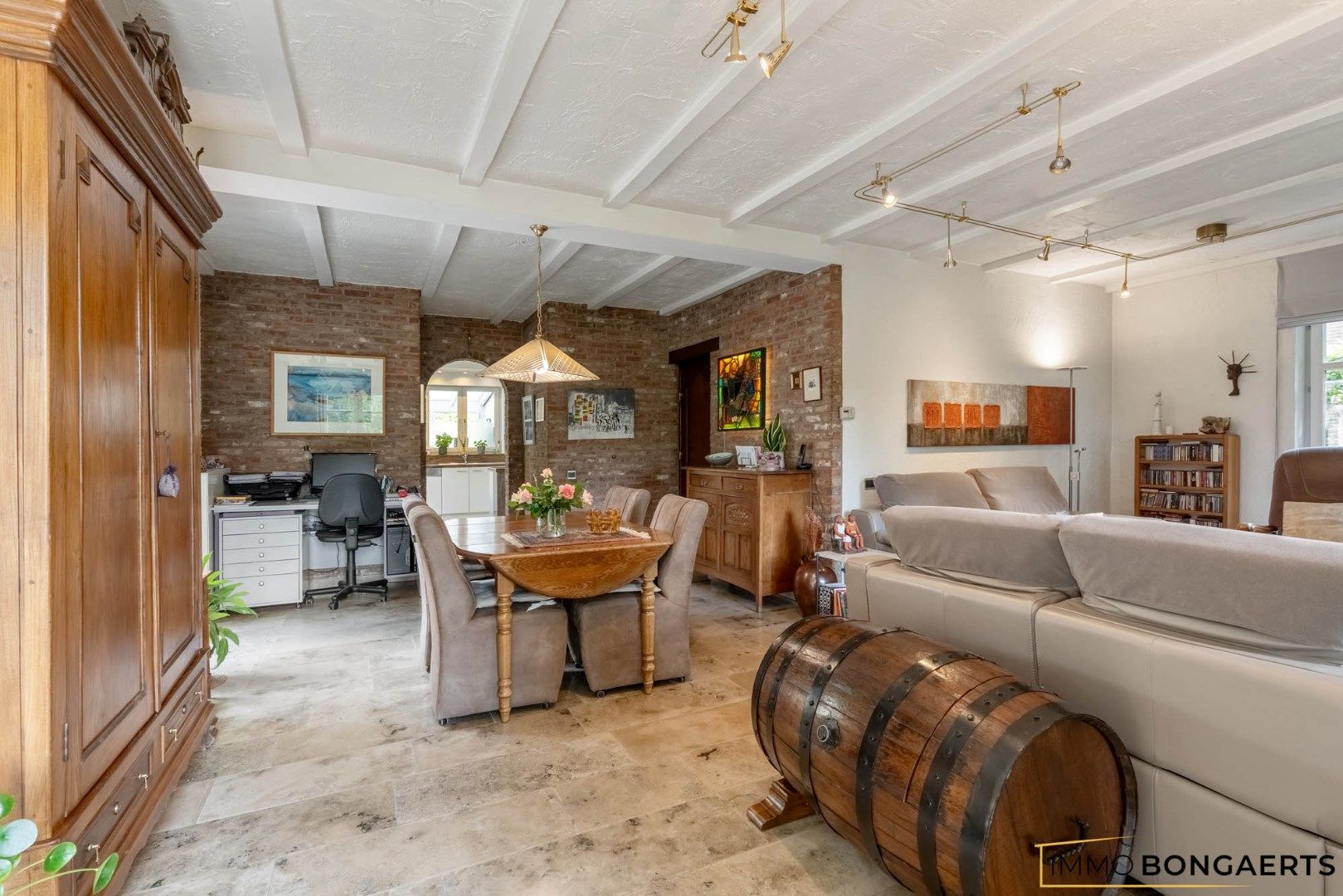 Zeer ruime woning op een leuke locatie te Bret-Gelieren. foto 17