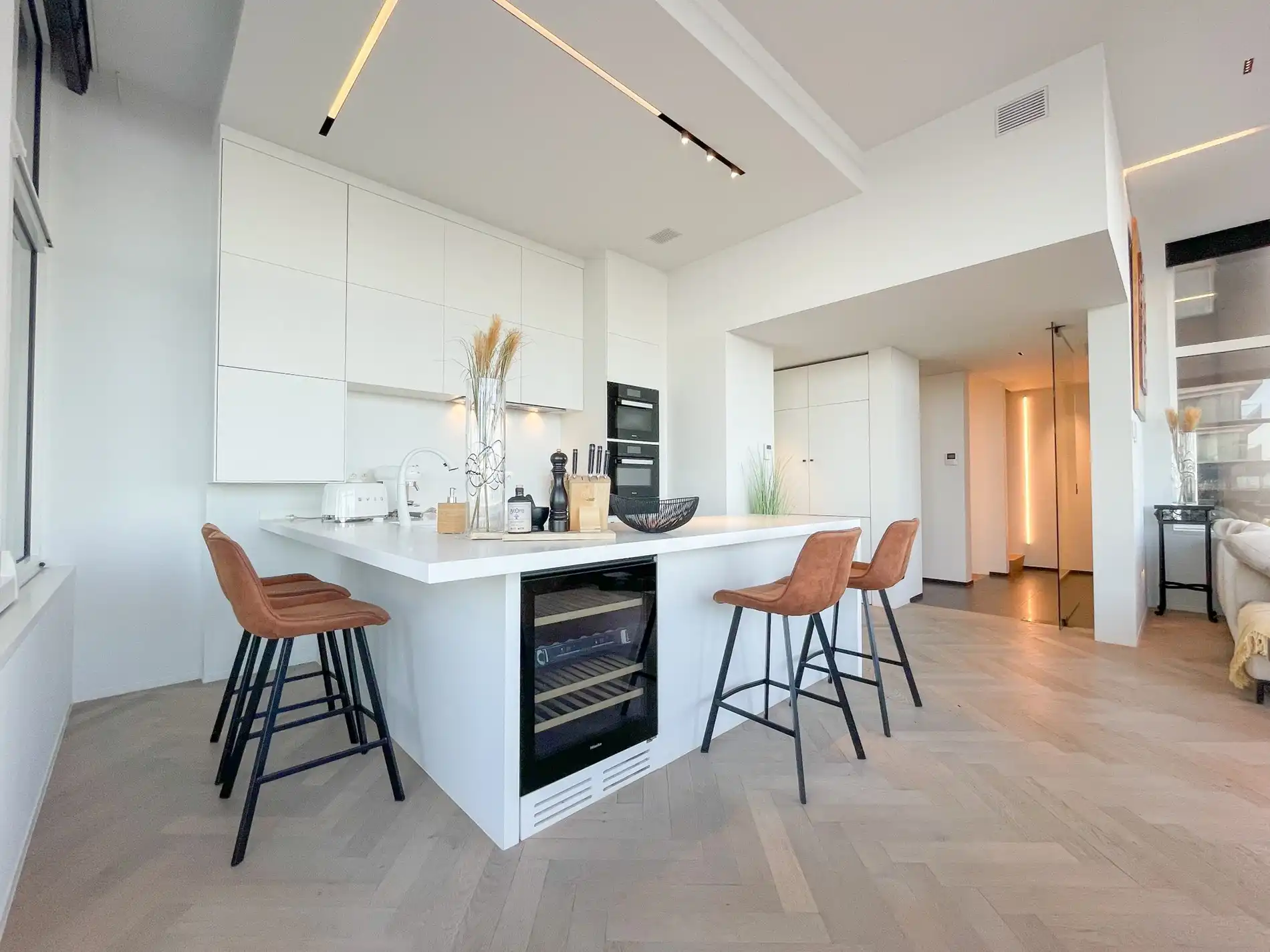 Uitzonderlijk, luxueus afgewerkt hoekappartement met frontaal zeezicht. foto 2