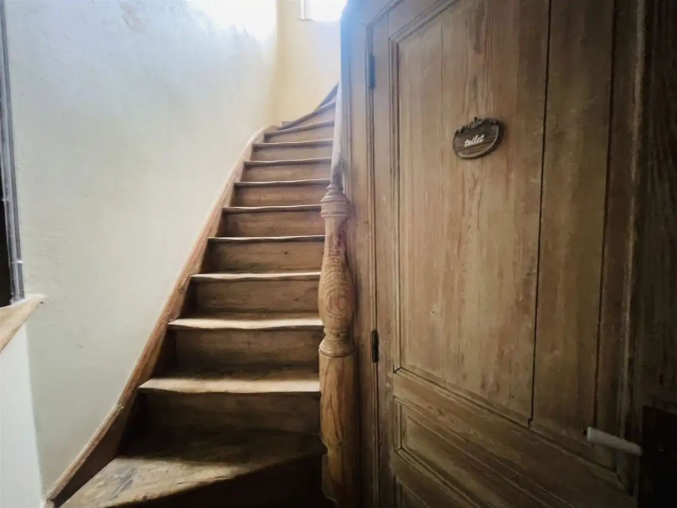 In één van de mooiste straten van Brugge centrum, vlakbij alle winkels CHARMANT ENERGIEZUINIG LICHTRIJK WOONHUIS met stadsTUINTJE, 3 SLAAPKAMERS, 2 BADKAMERS , Mogelijkheid om GARAGE bij te kopen foto 11