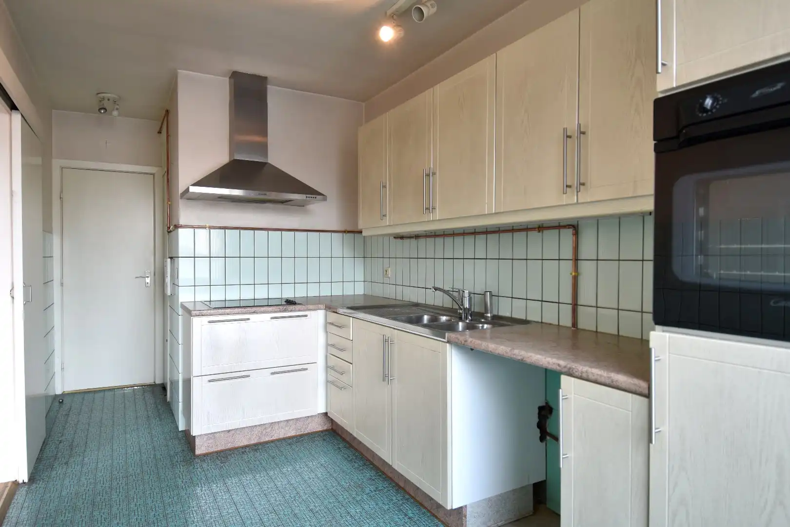 Gezellig centrum appartement met 3 slaapkamers, zonnig terras, kelderberging én garage te koop in Kortrijk foto 3