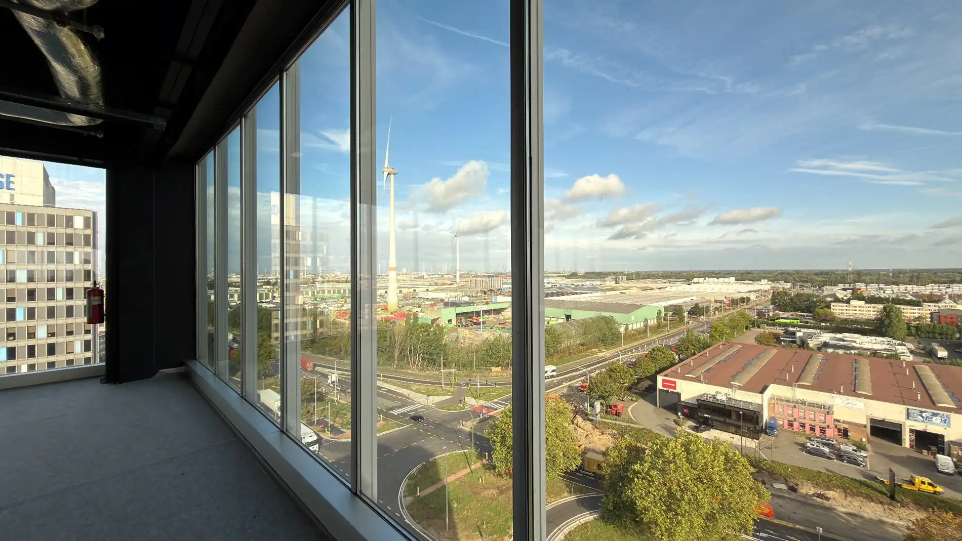 Kantoren te huur met prachtig uitzicht over de haven van Antwerpen foto 7