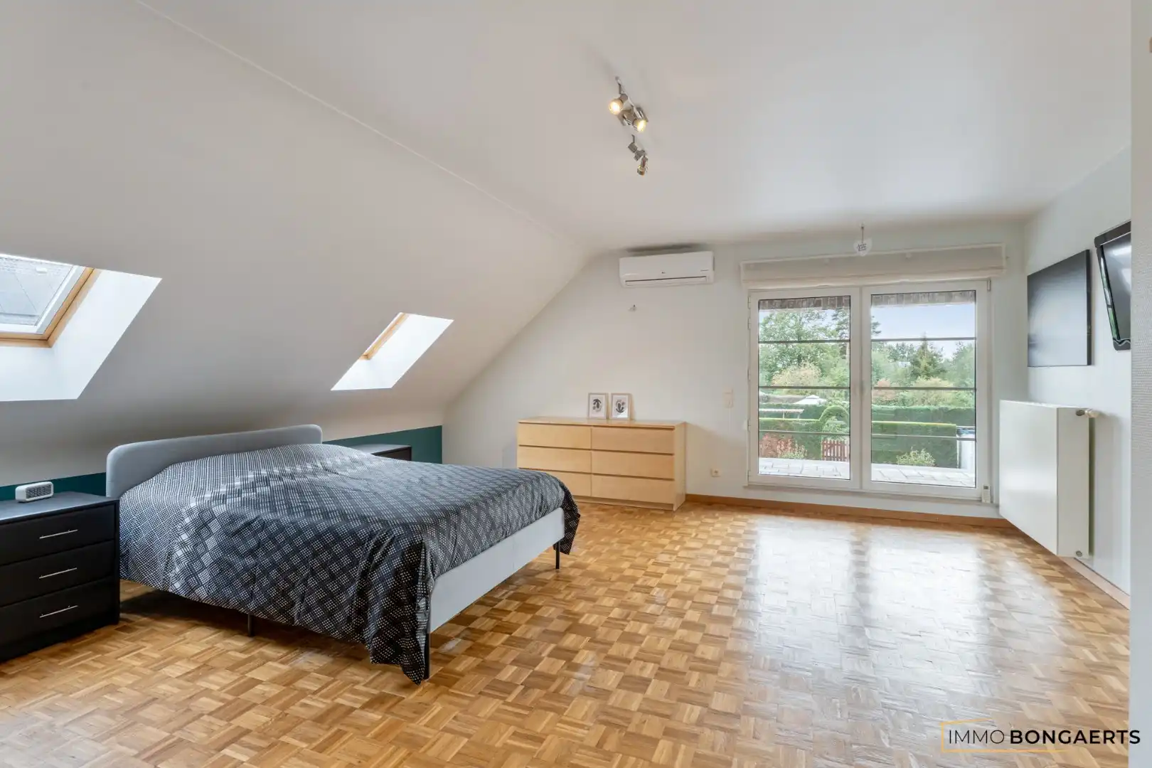 Ruime woning met 3 slaapkamers foto 21