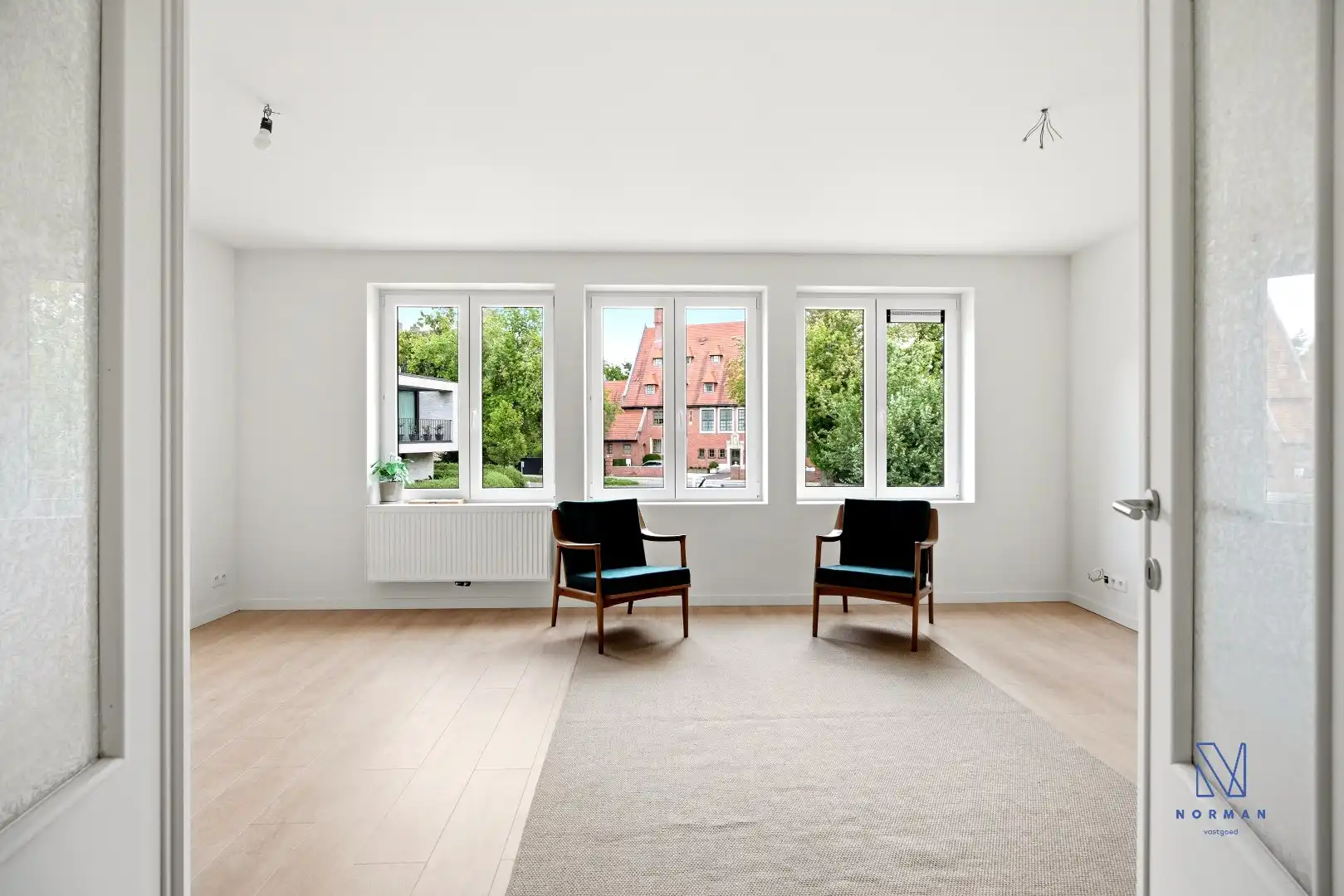 Grote hippe woning met 5 kamers, 2 badkamers, garage en een stadstuin foto 9