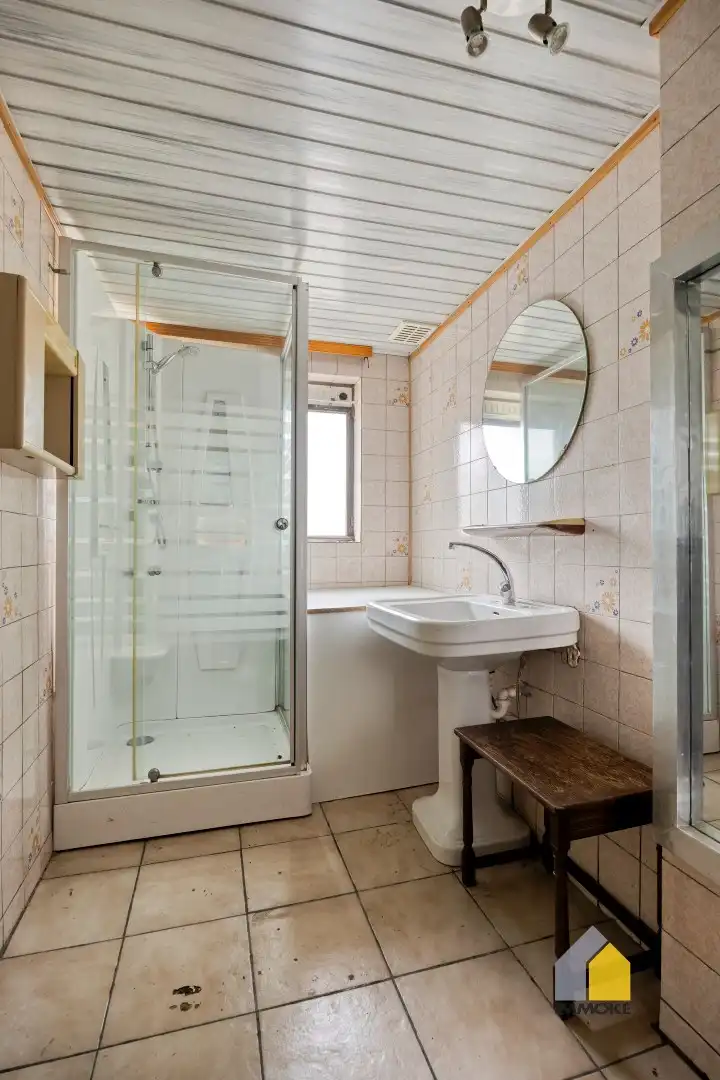 Te renoveren woning met 3 slpks op een perceel van 6 a 44 ca. foto 11
