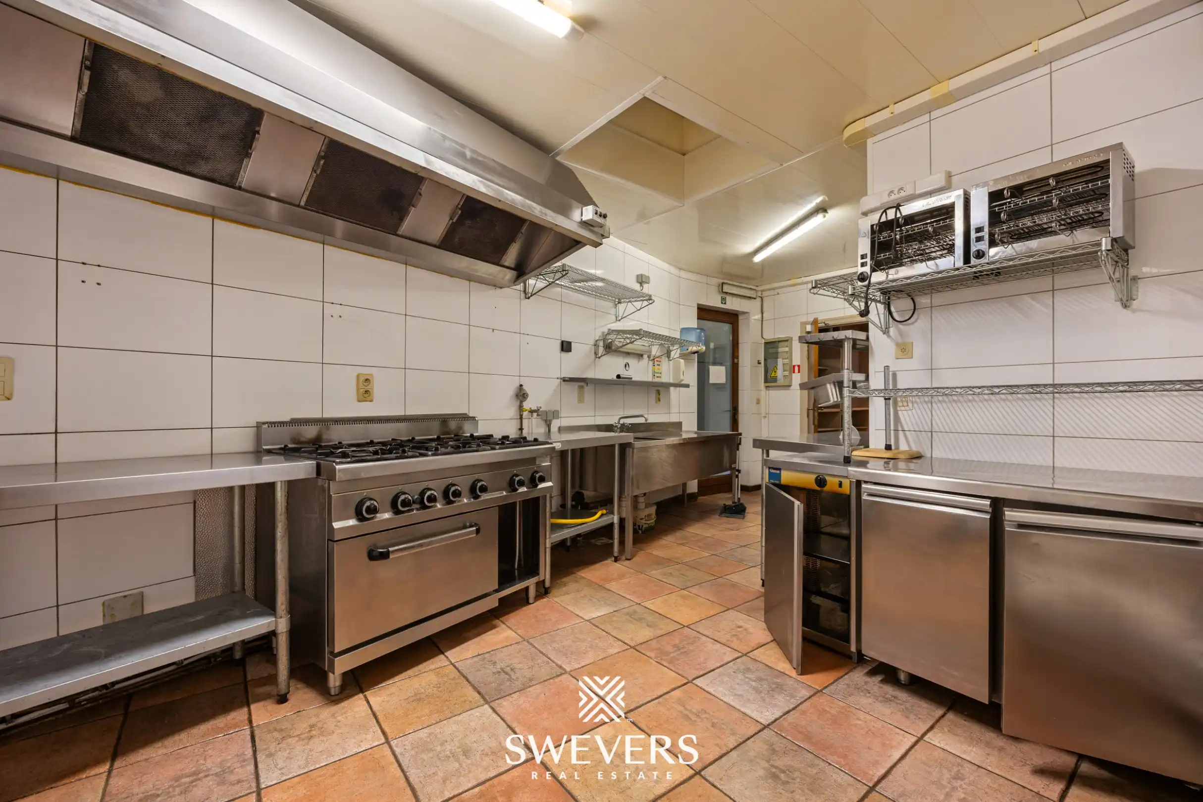 Absolute buitenkans in gekende horecazaak foto 11