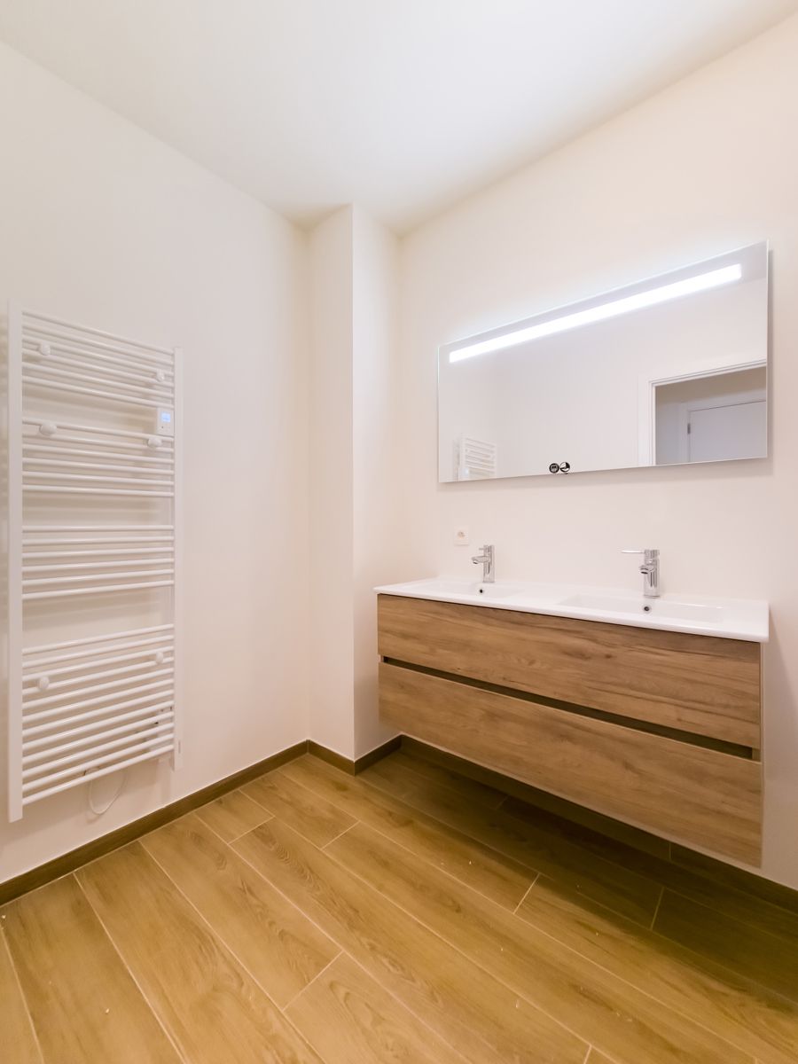 Ongemeubeld 1 slaapkamer app. met mooi terrras foto 9