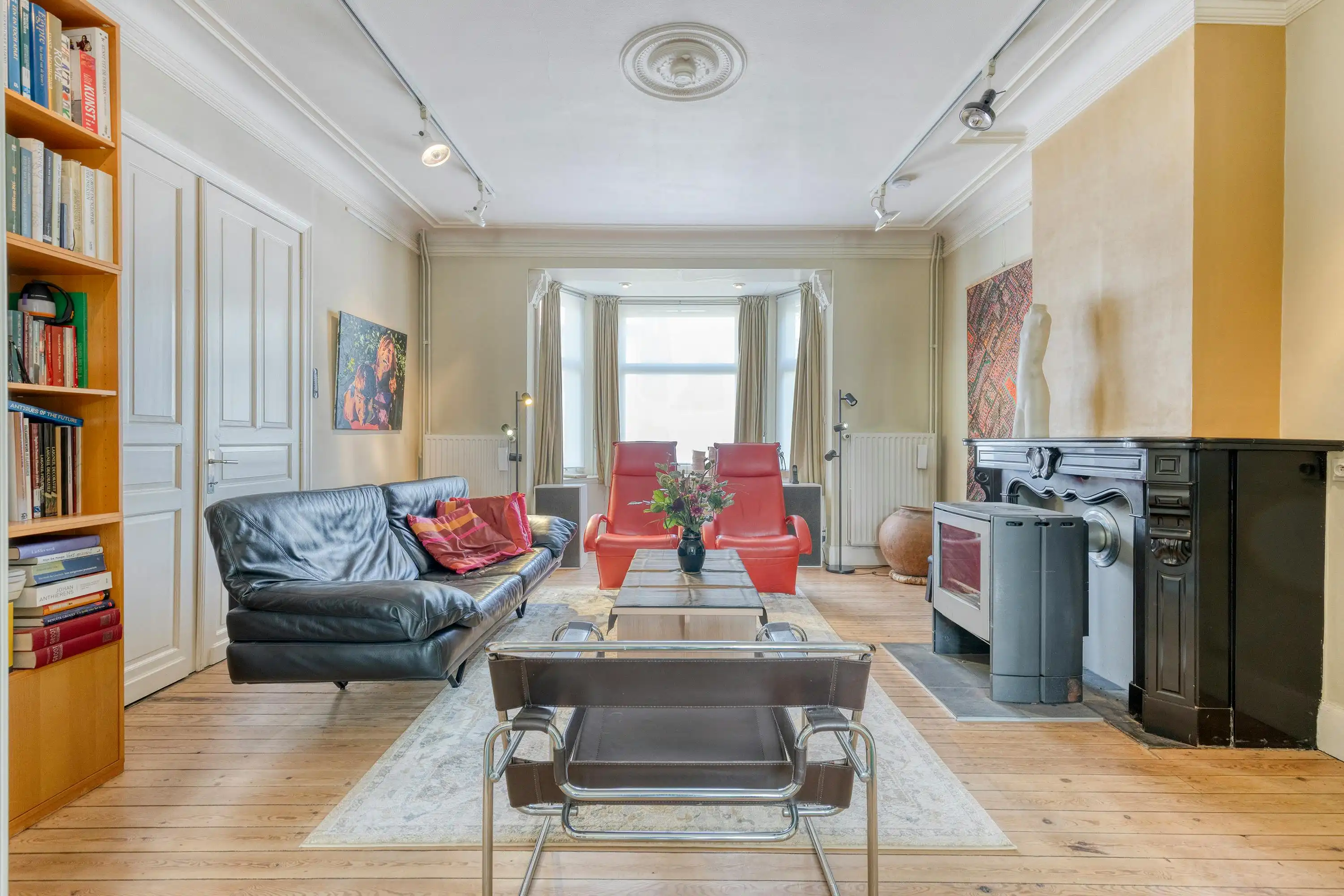 Karaktervolle woning met 7 slaapkamers, authentieke elementen en een ruime tuin foto 4