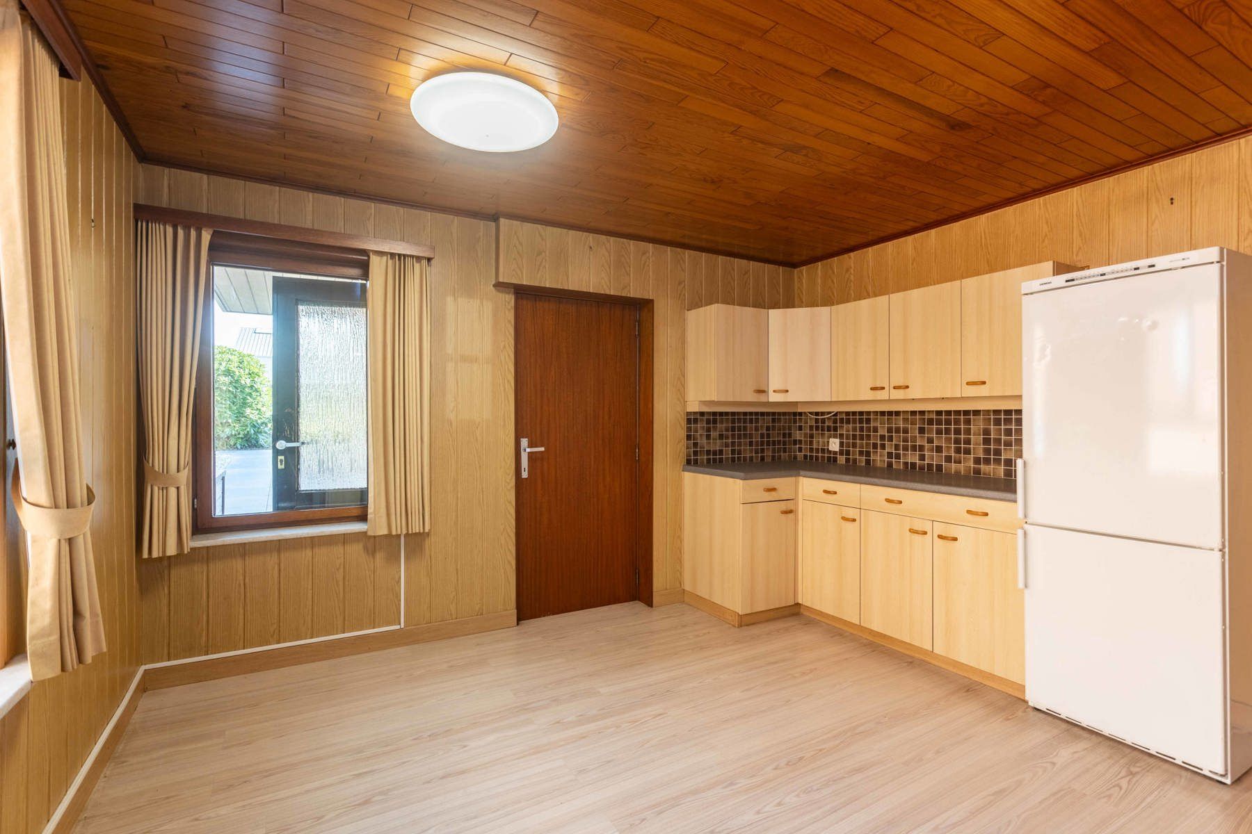 Goed onderhouden woning met garage te Aalst!  foto 9