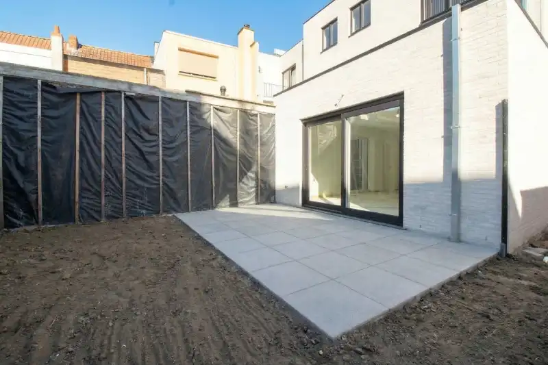 Gelijkvloers nieuwbouw appartement met zonnige tuin te Gent foto 6