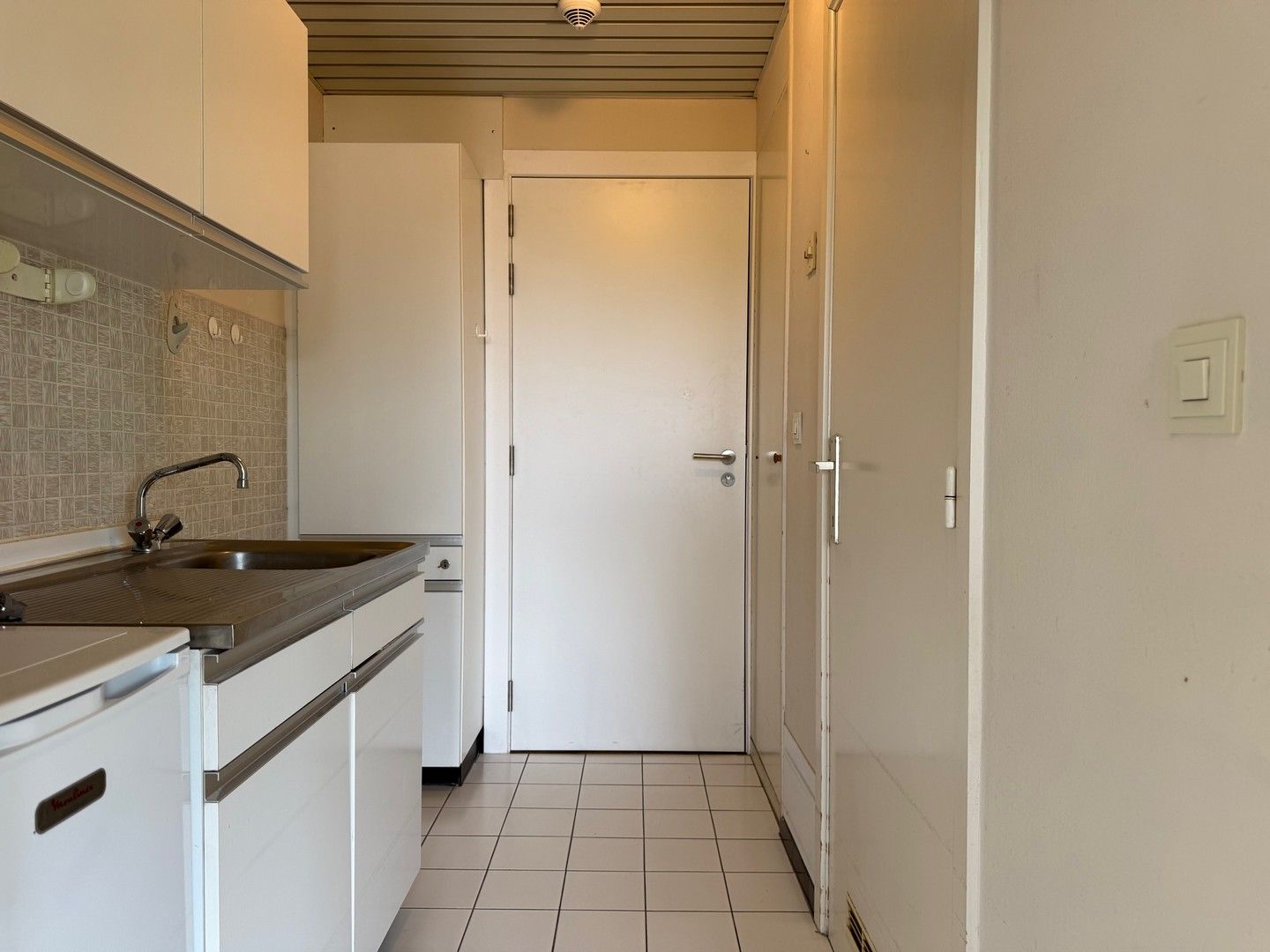 Lichtrijke serviceflat in centrum Kapellen - ideaal als investering = zorgeloos verhuren! foto 8