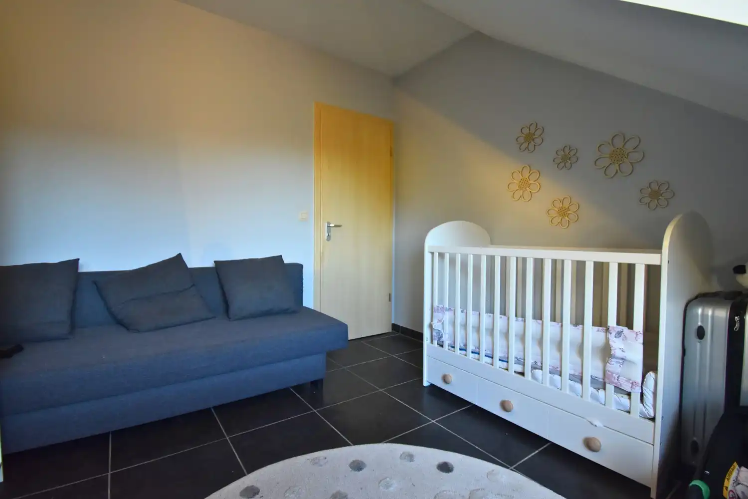 Ruim duplex appartement met 2 slaapkamers, staanplaats en kelder te huur in Lembeek foto 7