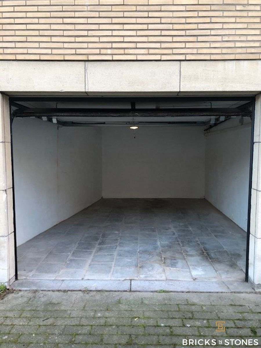 Gesloten garagebox te huur in Pulhofwijk foto 3
