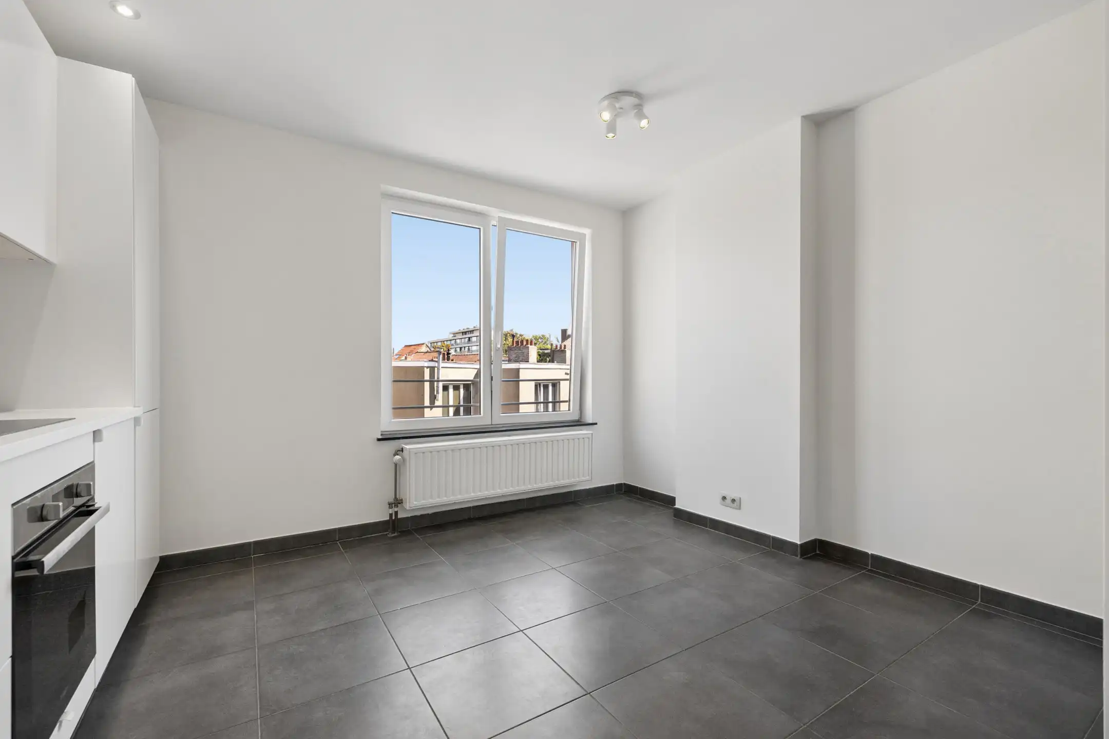Gerenoveerd appartement met 2 slpkamers van ± 92m² foto 2