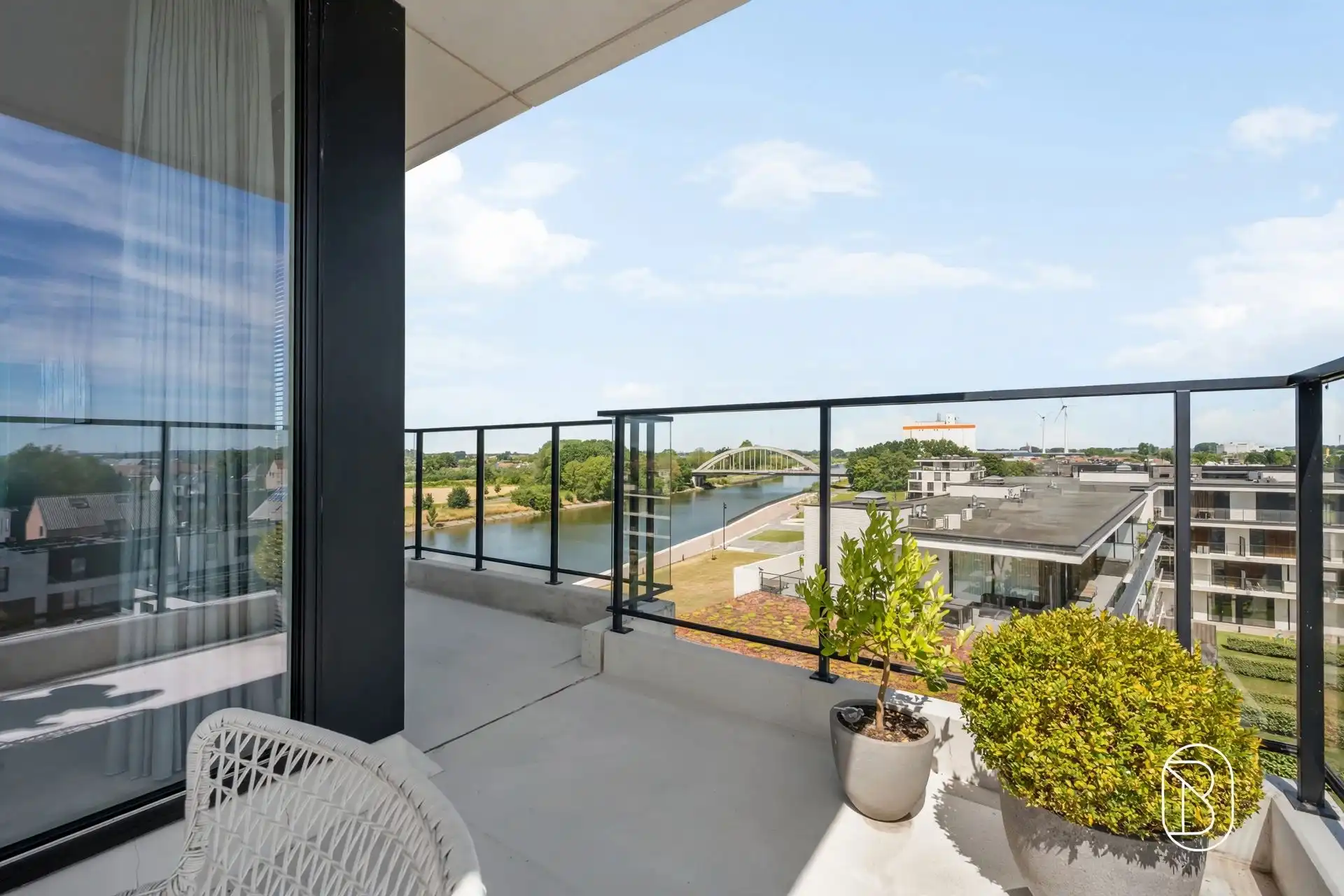 Subliem afwerkt penthouse met zicht op de Leie foto 12